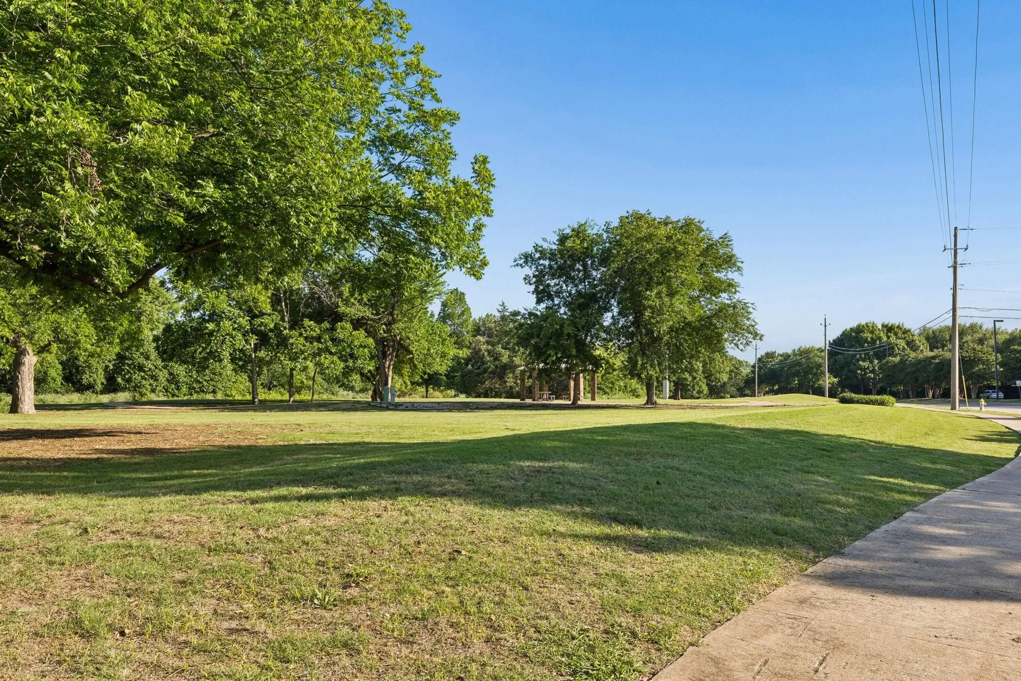 Single Family Residence For Sale in Collin County , 305 Droinwich Circle, Allen, Texas 75002, 3 Bedroom, 2 Bathroom, 2 Garage spaces, 1,803 Sqft, built in 1995, mls#21349355, Real Estate Agent in Allen, Homes For Sale in Collin county, Homes For Sale in Allen, Realtor in Allen Texas, Real Estate Brokerage Independent Realty Texas, Luminita Cordes Realtor