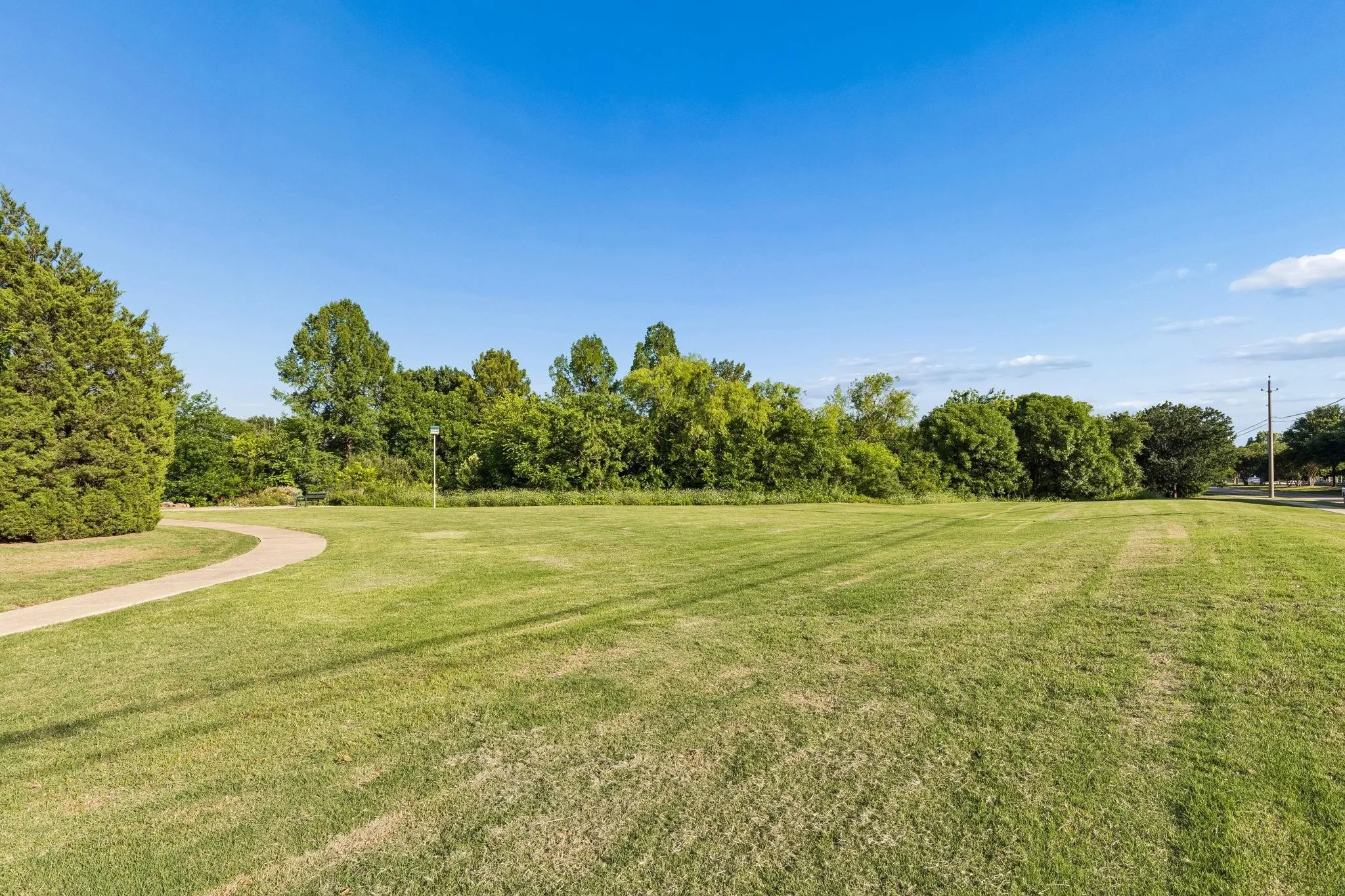 Single Family Residence For Sale in Collin County , 305 Droinwich Circle, Allen, Texas 75002, 3 Bedroom, 2 Bathroom, 2 Garage spaces, 1,803 Sqft, built in 1995, mls#21349355, Real Estate Agent in Allen, Homes For Sale in Collin county, Homes For Sale in Allen, Realtor in Allen Texas, Real Estate Brokerage Independent Realty Texas, Luminita Cordes Realtor