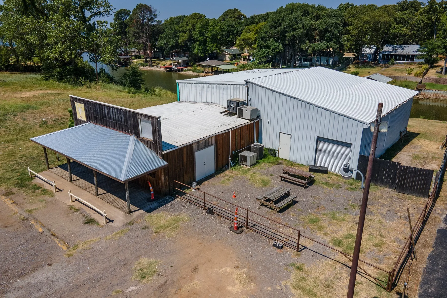 Retail For Sale in Henderson County , 761 S Gun Barrel Lane S, Gun Barrel City, Texas 75156, 0, 0, Garage spaces, 0 Sqft, built in 1995, Price $700,000, mls#21349392, Real Estate Agent in Gun Barrel City, Homes For Sale in Henderson county, Homes For Sale in Gun Barrel City, Realtor in Gun Barrel City Texas, Real Estate Brokerage Independent Realty Texas, Luminita Cordes Realtor