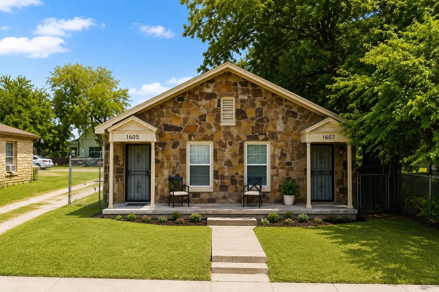 Duplex For Sale in Tarrant County , 1605 E Hattie Street, Fort Worth, Texas 76104, 2 Bedroom, 2 Bathroom, Garage spaces, 0 Sqft, built in 1941, mls#21347321, Real Estate Agent in Fort Worth, Homes For Sale in Tarrant county, Homes For Sale in Fort Worth, Realtor in Fort Worth Texas, Real Estate Brokerage Independent Realty Texas, Luminita Cordes Realtor