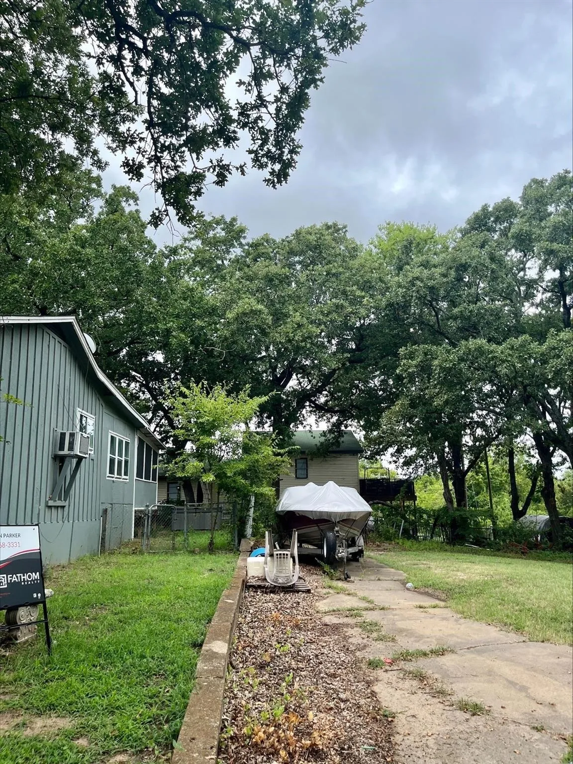 Single Family Residence For Sale in Hunt County , 405 Kenny Drive, West Tawakoni, Texas 75474, 2 Bedroom, 1 Bathroom, Garage spaces, 1,032 Sqft, built in 1989, mls#21336811, Real Estate Agent in West Tawakoni, Homes For Sale in Hunt county, Homes For Sale in West Tawakoni, Realtor in West Tawakoni Texas, Real Estate Brokerage Independent Realty Texas, Luminita Cordes Realtor