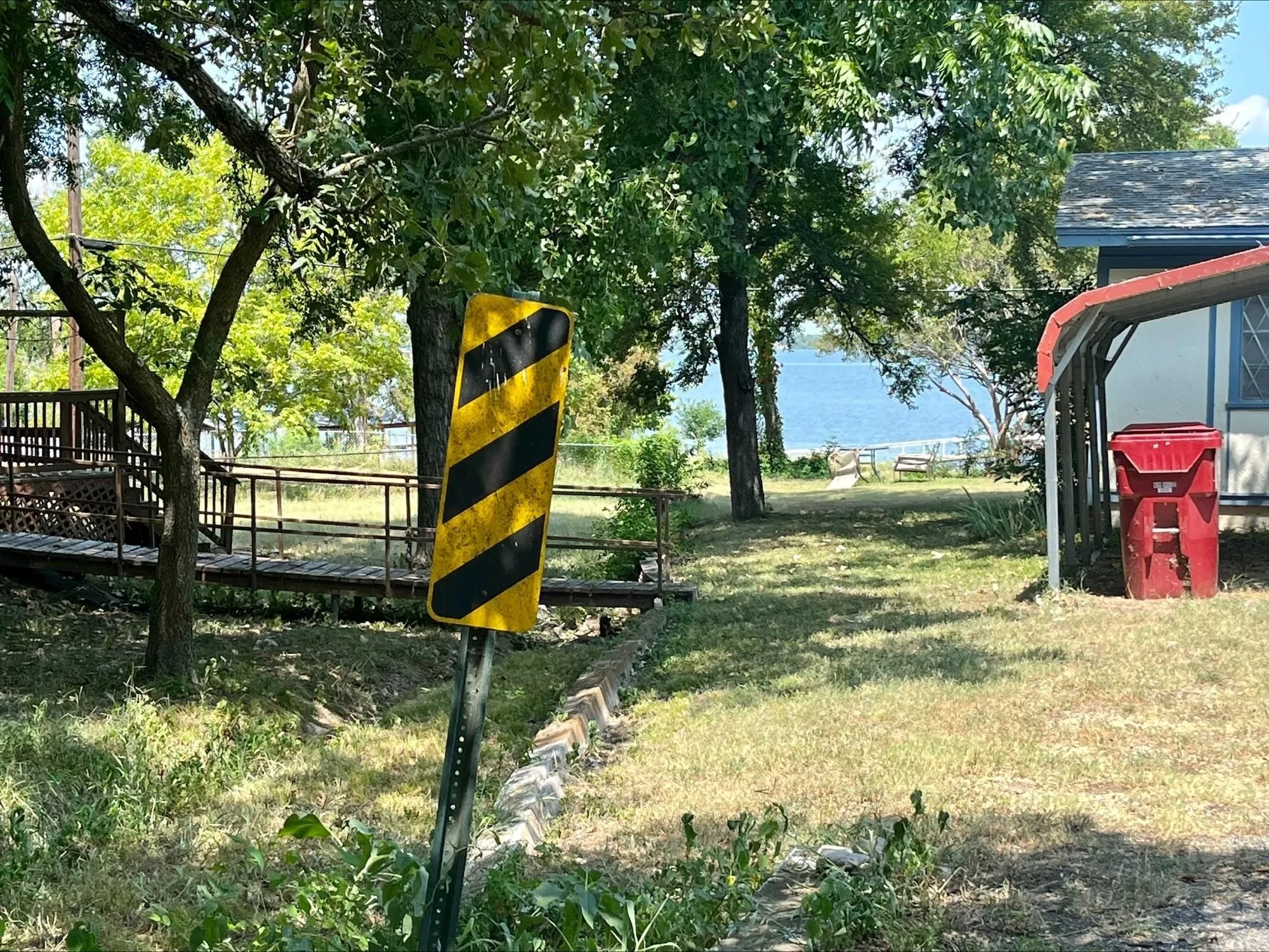 Single Family Residence For Sale in Hunt County , 405 Kenny Drive, West Tawakoni, Texas 75474, 2 Bedroom, 1 Bathroom, Garage spaces, 1,032 Sqft, built in 1989, mls#21336811, Real Estate Agent in West Tawakoni, Homes For Sale in Hunt county, Homes For Sale in West Tawakoni, Realtor in West Tawakoni Texas, Real Estate Brokerage Independent Realty Texas, Luminita Cordes Realtor