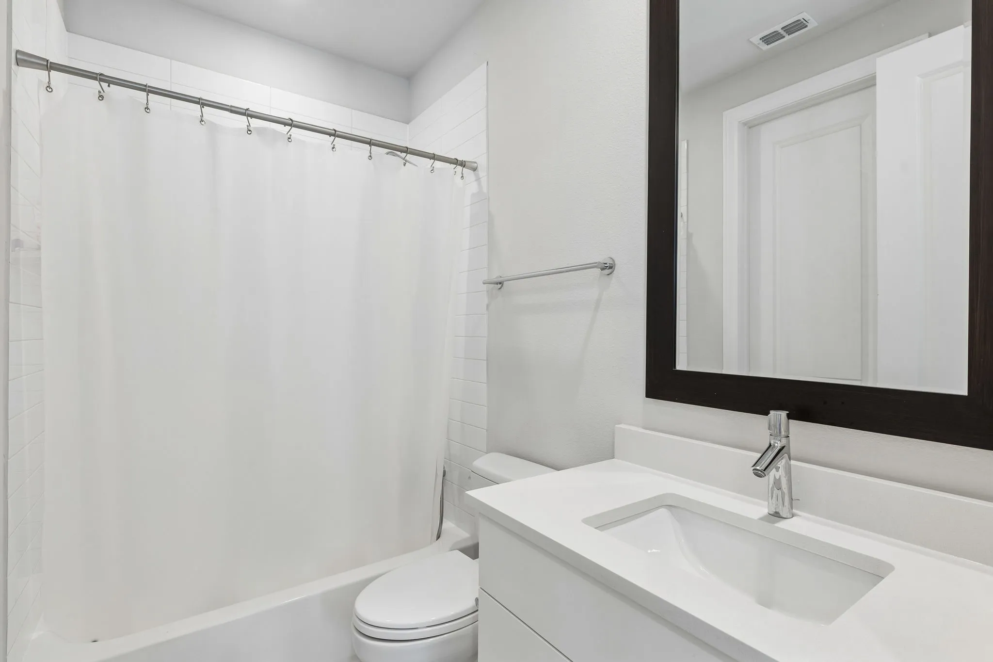 Townhouse For Rent in Dallas County , 4625 Greenborough Lane, Dallas, Texas 75219, 3 Bedroom, 4 Bathroom, 2 Garage spaces, 2,016 Sqft, built in 2022, mls#21349327, Real Estate Agent in Dallas, Homes For Rent in Dallas county, Homes For Rent in Dallas, Realtor in Dallas Texas, Real Estate Brokerage Independent Realty Texas, Luminita Cordes Realtor