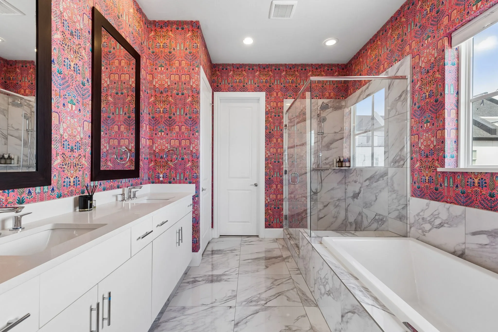 Townhouse For Rent in Dallas County , 4625 Greenborough Lane, Dallas, Texas 75219, 3 Bedroom, 4 Bathroom, 2 Garage spaces, 2,016 Sqft, built in 2022, mls#21349327, Real Estate Agent in Dallas, Homes For Rent in Dallas county, Homes For Rent in Dallas, Realtor in Dallas Texas, Real Estate Brokerage Independent Realty Texas, Luminita Cordes Realtor