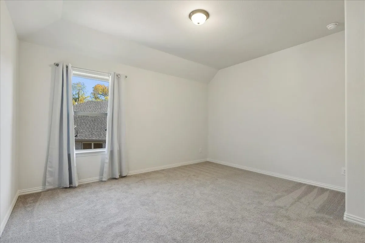 Neutral-toned carpet flooring with white baseboards and walls