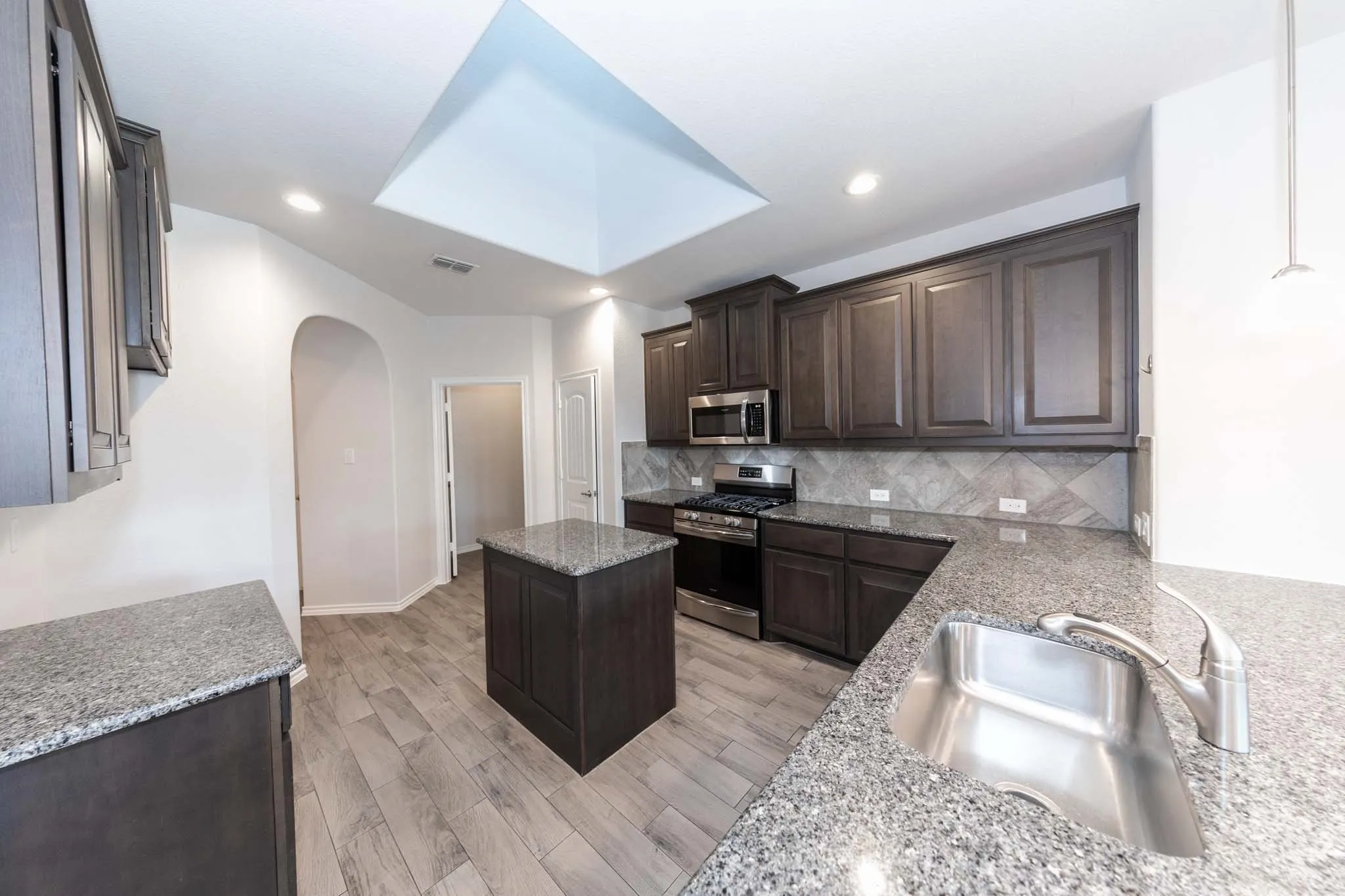 Single Family Residence For Sale in Denton County , 1825 Quail Lane, Argyle, Texas 76226, 3 Bedroom, 2 Bathroom, 2 Garage spaces, 1,872 Sqft, built in 2018, mls#21348987, Real Estate Agent in Argyle, Homes For Sale in Denton county, Homes For Sale in Argyle, Realtor in Argyle Texas, Real Estate Brokerage Independent Realty Texas, Luminita Cordes Realtor