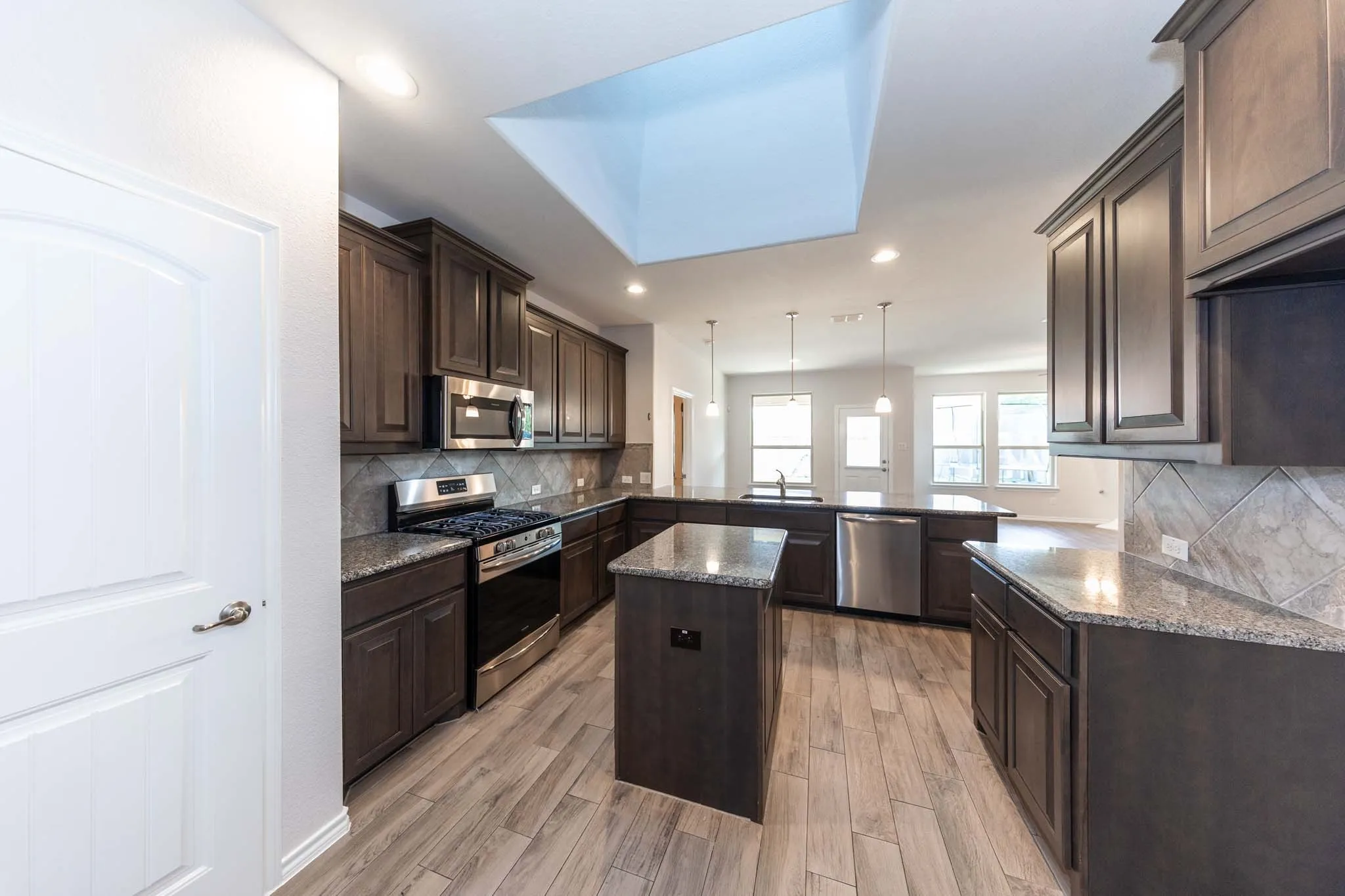 Single Family Residence For Sale in Denton County , 1825 Quail Lane, Argyle, Texas 76226, 3 Bedroom, 2 Bathroom, 2 Garage spaces, 1,872 Sqft, built in 2018, mls#21348987, Real Estate Agent in Argyle, Homes For Sale in Denton county, Homes For Sale in Argyle, Realtor in Argyle Texas, Real Estate Brokerage Independent Realty Texas, Luminita Cordes Realtor