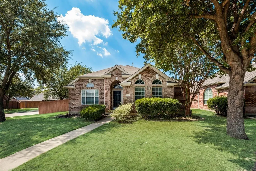Single Family Residence For Rent in Denton County , 12421 Bruschetta Drive, Frisco, Texas 75033, 3 Bedroom, 2 Bathroom, 2 Garage spaces, 1,808 Sqft, built in 2003, mls#21349130, Real Estate Agent in Frisco, Homes For Rent in Denton county, Homes For Rent in Frisco, Realtor in Frisco Texas, Real Estate Brokerage Independent Realty Texas, Luminita Cordes Realtor