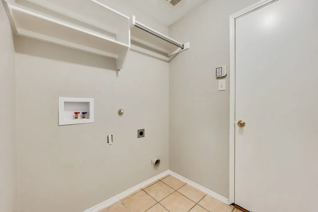 Single Family Residence For Rent in Denton County , 12421 Bruschetta Drive, Frisco, Texas 75033, 3 Bedroom, 2 Bathroom, 2 Garage spaces, 1,808 Sqft, built in 2003, mls#21349130, Real Estate Agent in Frisco, Homes For Rent in Denton county, Homes For Rent in Frisco, Realtor in Frisco Texas, Real Estate Brokerage Independent Realty Texas, Luminita Cordes Realtor