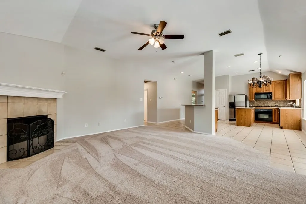 Single Family Residence For Rent in Denton County , 12421 Bruschetta Drive, Frisco, Texas 75033, 3 Bedroom, 2 Bathroom, 2 Garage spaces, 1,808 Sqft, built in 2003, mls#21349130, Real Estate Agent in Frisco, Homes For Rent in Denton county, Homes For Rent in Frisco, Realtor in Frisco Texas, Real Estate Brokerage Independent Realty Texas, Luminita Cordes Realtor