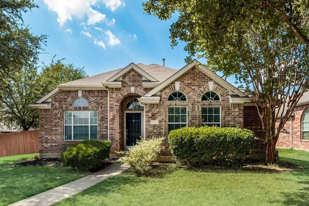 Single Family Residence For Rent in Denton County , 12421 Bruschetta Drive, Frisco, Texas 75033, 3 Bedroom, 2 Bathroom, 2 Garage spaces, 1,808 Sqft, built in 2003, mls#21349130, Real Estate Agent in Frisco, Homes For Rent in Denton county, Homes For Rent in Frisco, Realtor in Frisco Texas, Real Estate Brokerage Independent Realty Texas, Luminita Cordes Realtor