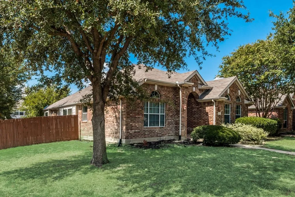 Single Family Residence For Rent in Denton County , 12421 Bruschetta Drive, Frisco, Texas 75033, 3 Bedroom, 2 Bathroom, 2 Garage spaces, 1,808 Sqft, built in 2003, mls#21349130, Real Estate Agent in Frisco, Homes For Rent in Denton county, Homes For Rent in Frisco, Realtor in Frisco Texas, Real Estate Brokerage Independent Realty Texas, Luminita Cordes Realtor
