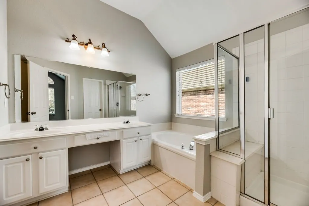 Single Family Residence For Rent in Denton County , 12421 Bruschetta Drive, Frisco, Texas 75033, 3 Bedroom, 2 Bathroom, 2 Garage spaces, 1,808 Sqft, built in 2003, mls#21349130, Real Estate Agent in Frisco, Homes For Rent in Denton county, Homes For Rent in Frisco, Realtor in Frisco Texas, Real Estate Brokerage Independent Realty Texas, Luminita Cordes Realtor
