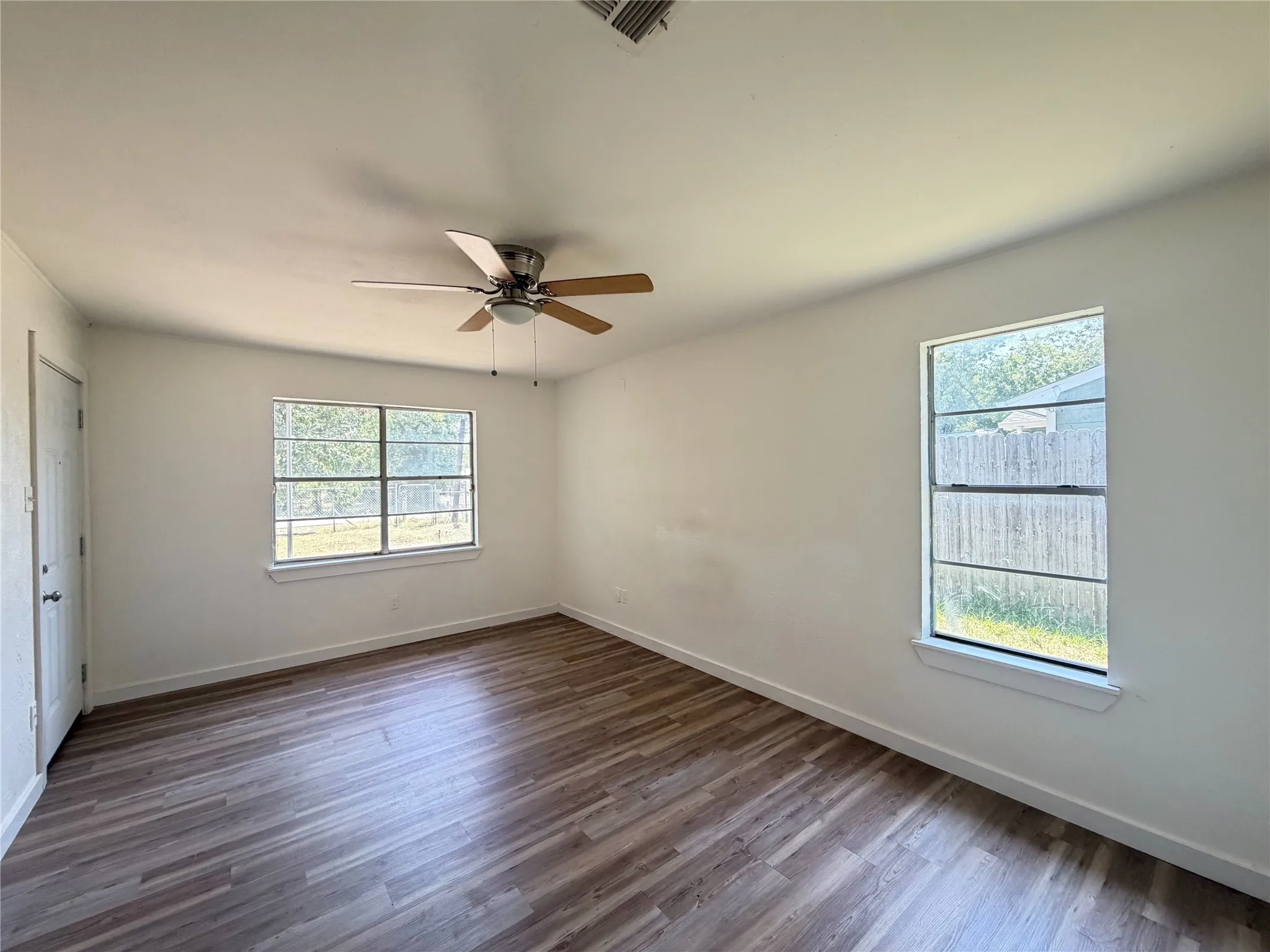Single Family Residence For Sale in Hunt County , 108 E Kirby Avenue, Quinlan, Texas 75474, 4 Bedroom, 2 Bathroom, Garage spaces, 1,188 Sqft, built in 1967, mls#21349413, Real Estate Agent in Quinlan, Homes For Sale in Hunt county, Homes For Sale in Quinlan, Realtor in Quinlan Texas, Real Estate Brokerage Independent Realty Texas, Luminita Cordes Realtor
