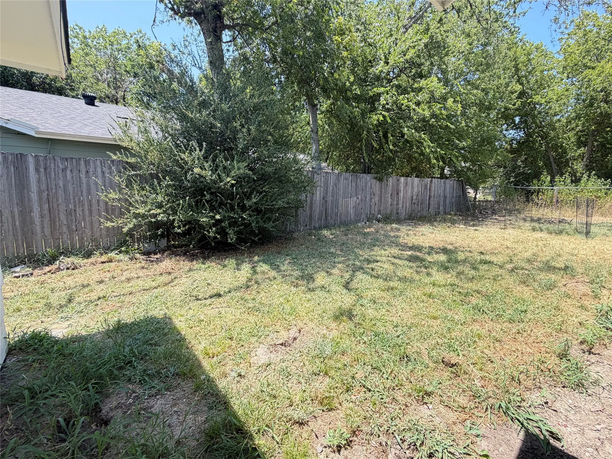 Single Family Residence For Sale in Hunt County , 108 E Kirby Avenue, Quinlan, Texas 75474, 4 Bedroom, 2 Bathroom, Garage spaces, 1,188 Sqft, built in 1967, mls#21349413, Real Estate Agent in Quinlan, Homes For Sale in Hunt county, Homes For Sale in Quinlan, Realtor in Quinlan Texas, Real Estate Brokerage Independent Realty Texas, Luminita Cordes Realtor
