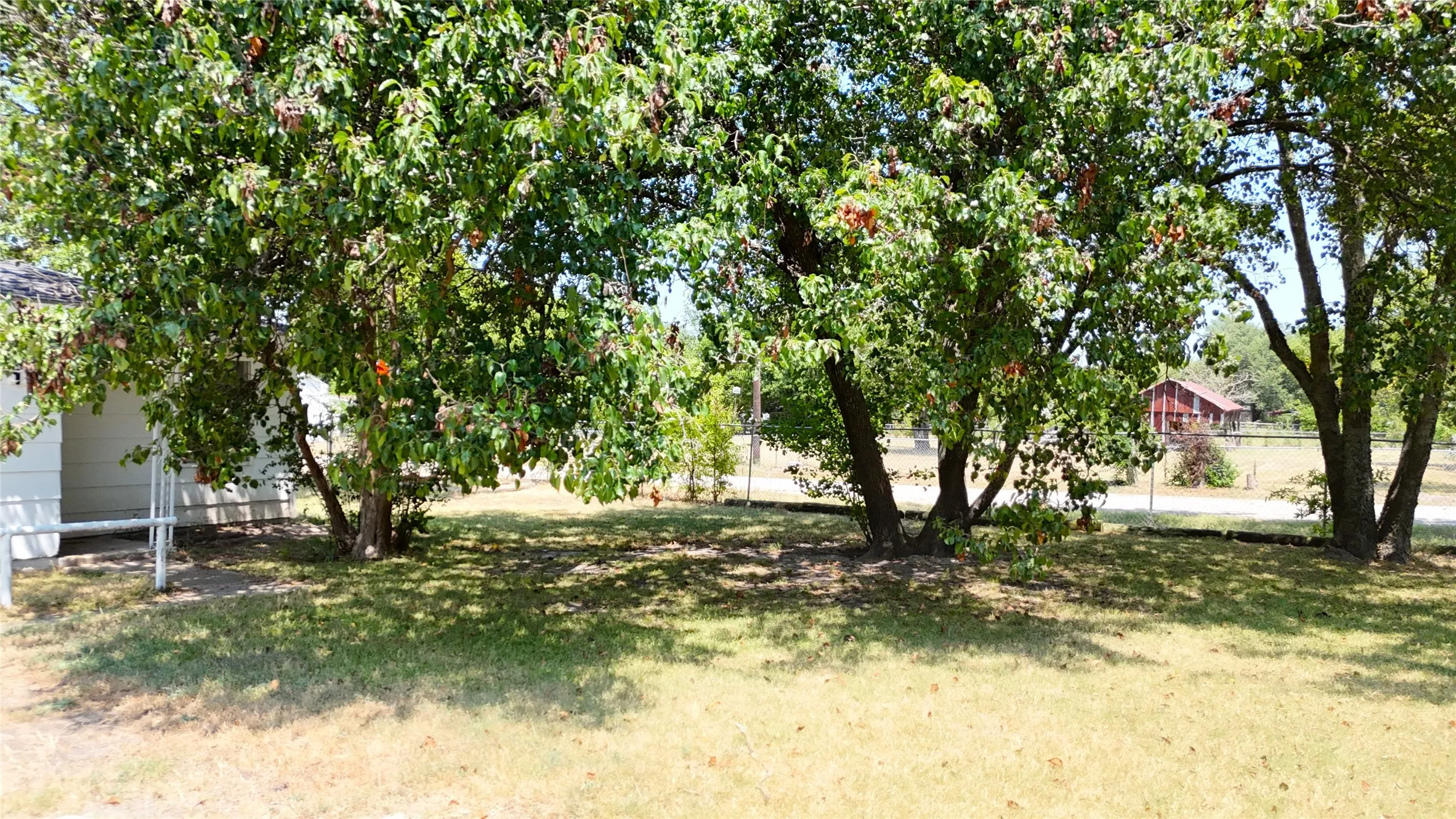 Single Family Residence For Sale in Hunt County , 108 E Kirby Avenue, Quinlan, Texas 75474, 4 Bedroom, 2 Bathroom, Garage spaces, 1,188 Sqft, built in 1967, mls#21349413, Real Estate Agent in Quinlan, Homes For Sale in Hunt county, Homes For Sale in Quinlan, Realtor in Quinlan Texas, Real Estate Brokerage Independent Realty Texas, Luminita Cordes Realtor