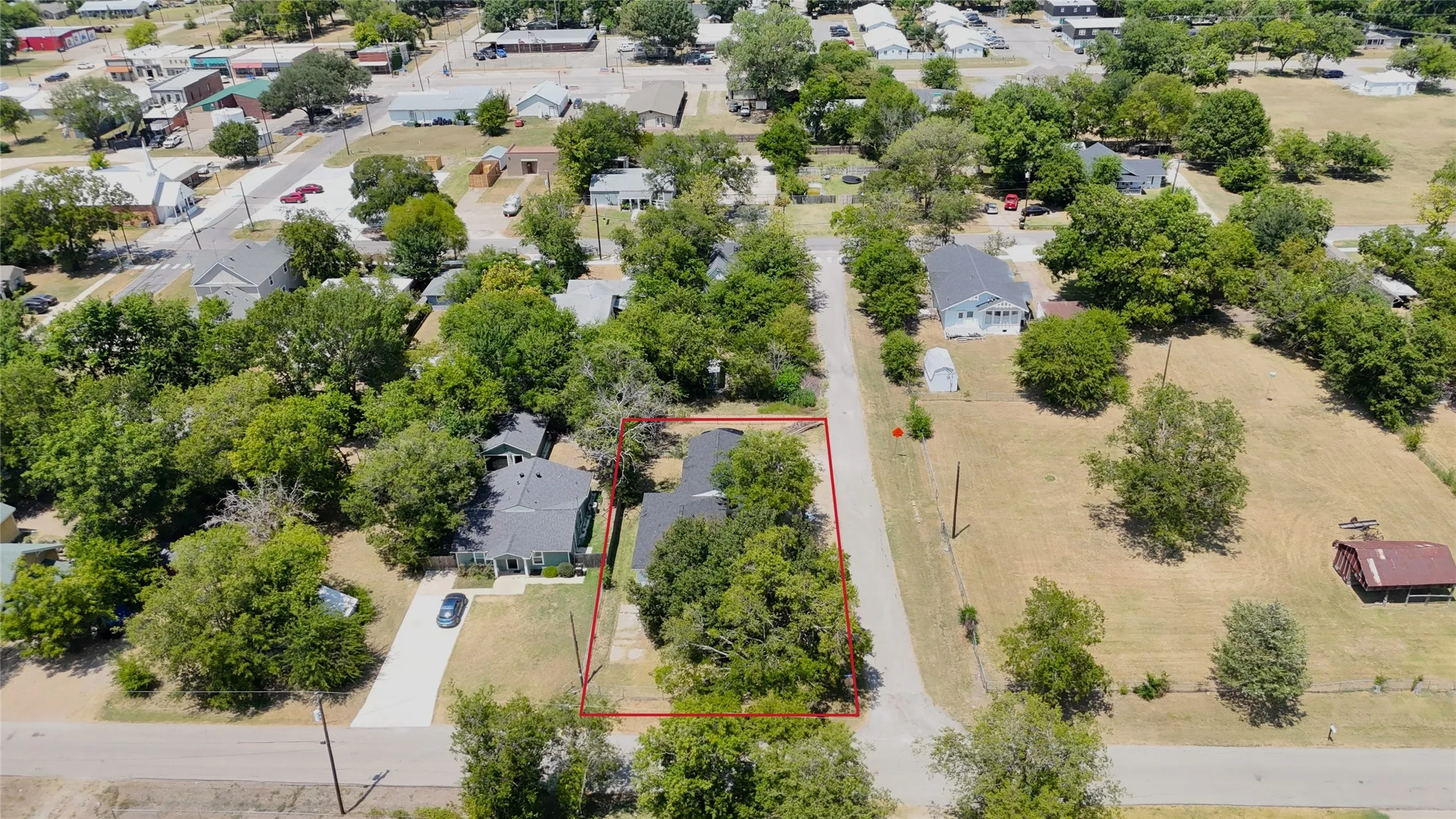 Single Family Residence For Sale in Hunt County , 108 E Kirby Avenue, Quinlan, Texas 75474, 4 Bedroom, 2 Bathroom, Garage spaces, 1,188 Sqft, built in 1967, mls#21349413, Real Estate Agent in Quinlan, Homes For Sale in Hunt county, Homes For Sale in Quinlan, Realtor in Quinlan Texas, Real Estate Brokerage Independent Realty Texas, Luminita Cordes Realtor