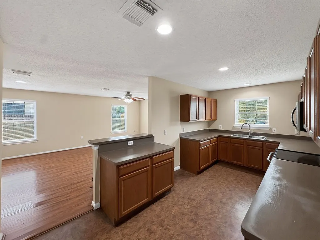 Single Family Residence For Sale in Dallas County , 2239 Wilhurt Avenue, Dallas, Texas 75216, 3 Bedroom, 2 Bathroom, Garage spaces, 1,200 Sqft, built in 2007, Price $219,500, mls#21348665, Real Estate Agent in Dallas, Homes For Sale in Dallas county, Homes For Sale in Dallas, Realtor in Dallas Texas, Real Estate Brokerage Independent Realty Texas, Luminita Cordes Realtor