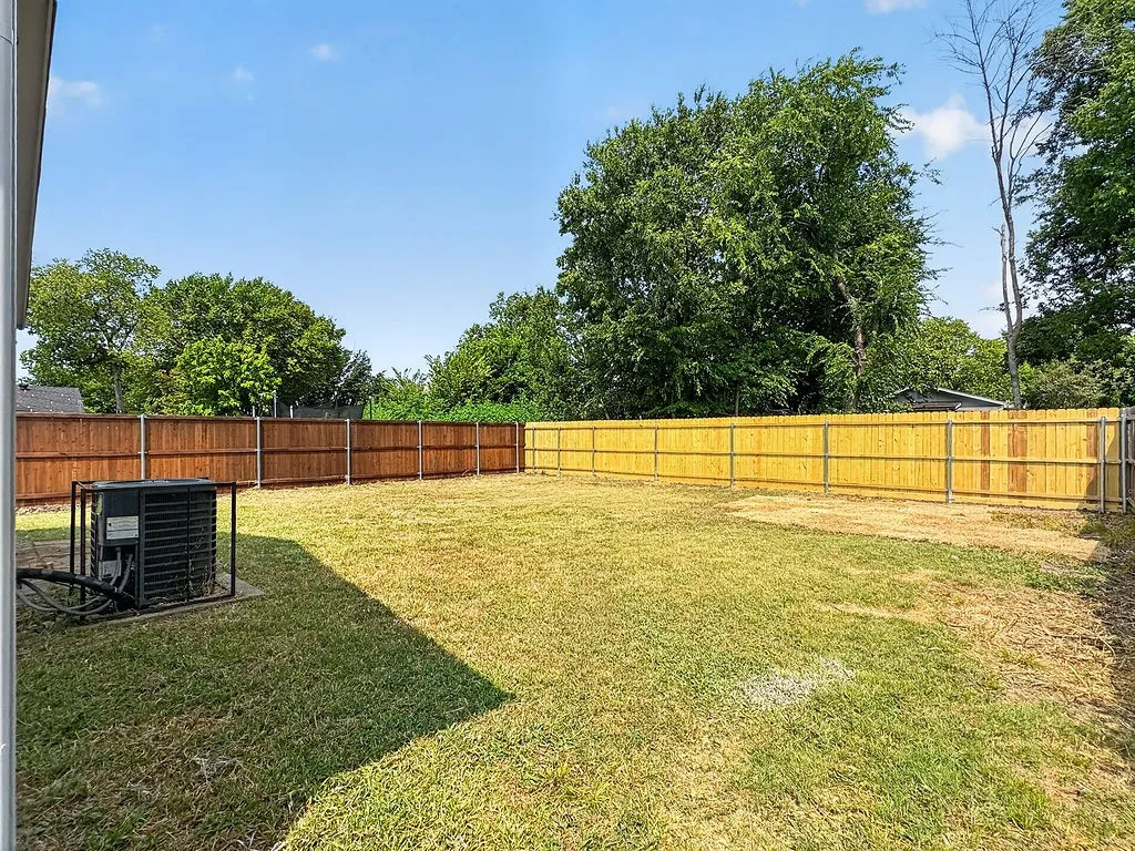 Single Family Residence For Sale in Dallas County , 2239 Wilhurt Avenue, Dallas, Texas 75216, 3 Bedroom, 2 Bathroom, Garage spaces, 1,200 Sqft, built in 2007, Price $219,500, mls#21348665, Real Estate Agent in Dallas, Homes For Sale in Dallas county, Homes For Sale in Dallas, Realtor in Dallas Texas, Real Estate Brokerage Independent Realty Texas, Luminita Cordes Realtor