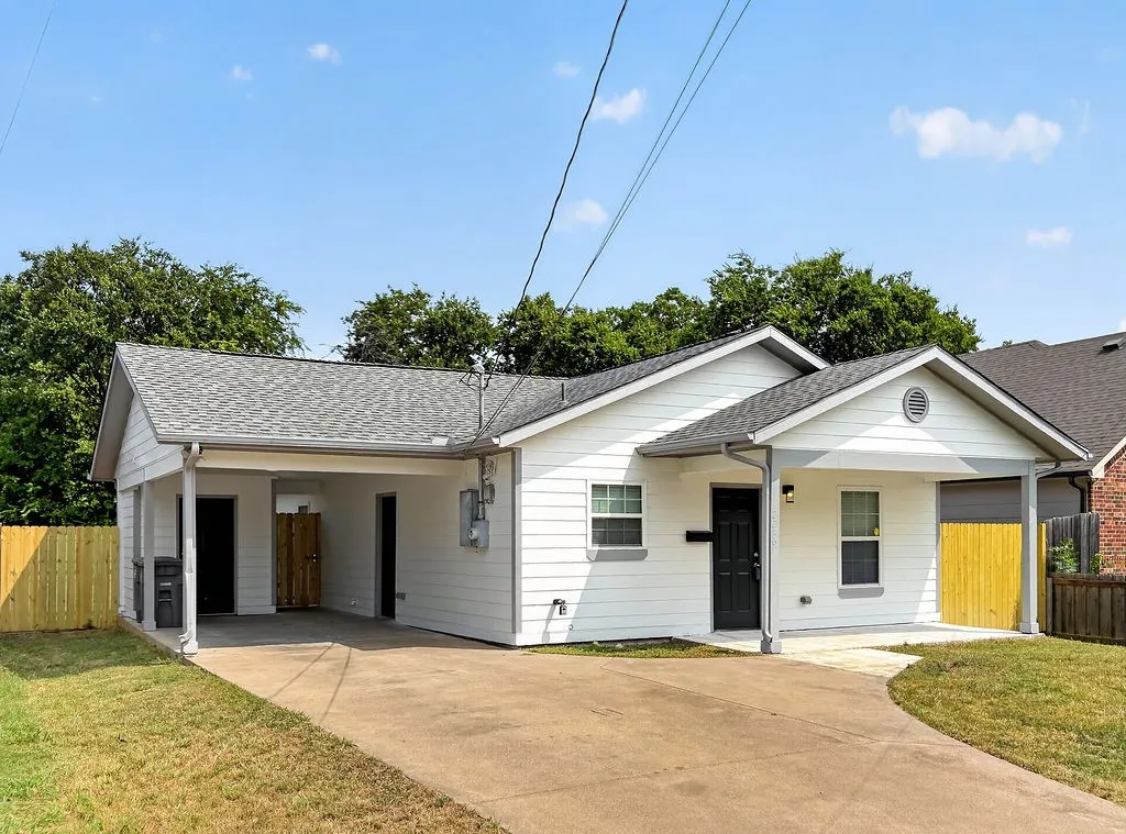 Single Family Residence For Sale in Dallas County , 2239 Wilhurt Avenue, Dallas, Texas 75216, 3 Bedroom, 2 Bathroom, Garage spaces, 1,200 Sqft, built in 2007, Price $219,500, mls#21348665, Real Estate Agent in Dallas, Homes For Sale in Dallas county, Homes For Sale in Dallas, Realtor in Dallas Texas, Real Estate Brokerage Independent Realty Texas, Luminita Cordes Realtor