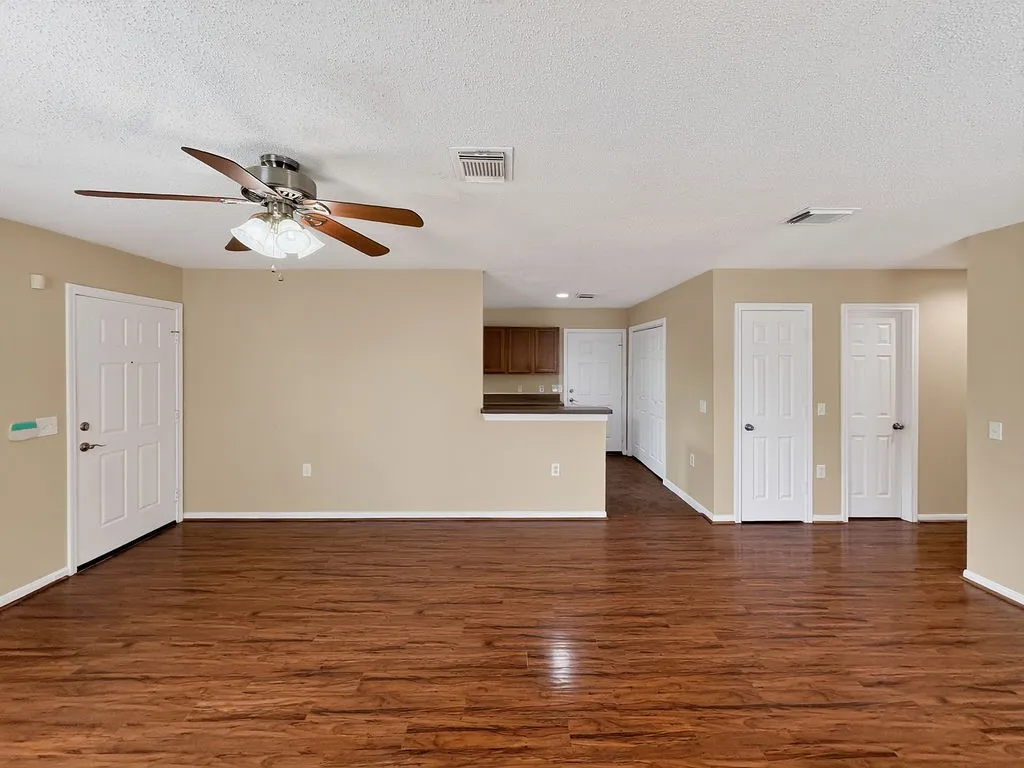 Single Family Residence For Sale in Dallas County , 2239 Wilhurt Avenue, Dallas, Texas 75216, 3 Bedroom, 2 Bathroom, Garage spaces, 1,200 Sqft, built in 2007, Price $219,500, mls#21348665, Real Estate Agent in Dallas, Homes For Sale in Dallas county, Homes For Sale in Dallas, Realtor in Dallas Texas, Real Estate Brokerage Independent Realty Texas, Luminita Cordes Realtor