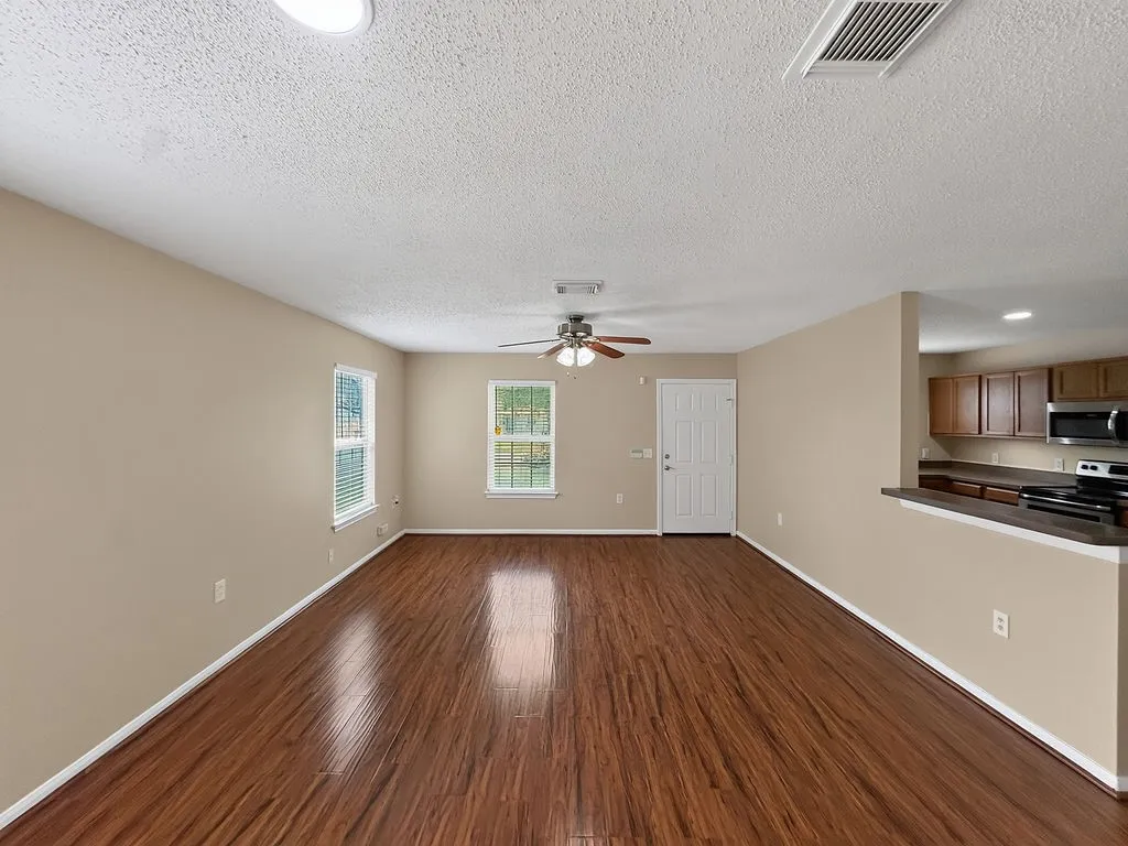 Single Family Residence For Sale in Dallas County , 2239 Wilhurt Avenue, Dallas, Texas 75216, 3 Bedroom, 2 Bathroom, Garage spaces, 1,200 Sqft, built in 2007, Price $219,500, mls#21348665, Real Estate Agent in Dallas, Homes For Sale in Dallas county, Homes For Sale in Dallas, Realtor in Dallas Texas, Real Estate Brokerage Independent Realty Texas, Luminita Cordes Realtor