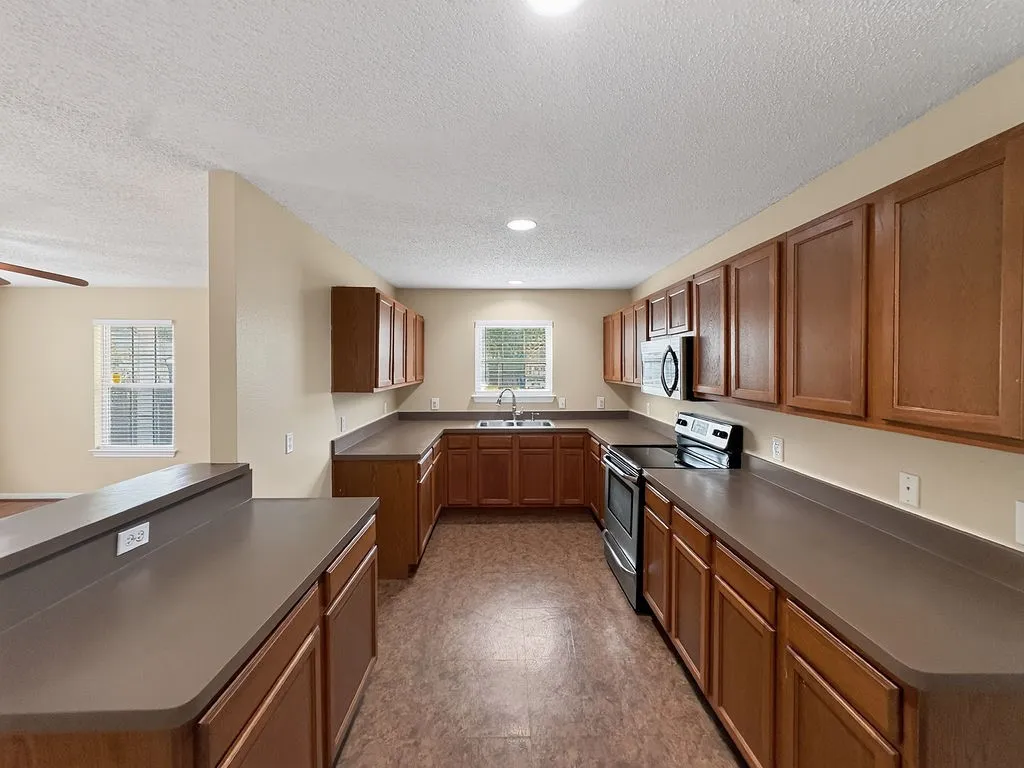 Single Family Residence For Sale in Dallas County , 2239 Wilhurt Avenue, Dallas, Texas 75216, 3 Bedroom, 2 Bathroom, Garage spaces, 1,200 Sqft, built in 2007, Price $219,500, mls#21348665, Real Estate Agent in Dallas, Homes For Sale in Dallas county, Homes For Sale in Dallas, Realtor in Dallas Texas, Real Estate Brokerage Independent Realty Texas, Luminita Cordes Realtor