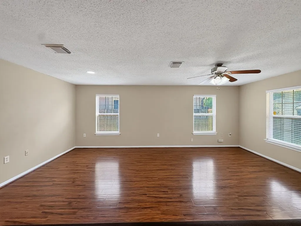 Single Family Residence For Sale in Dallas County , 2239 Wilhurt Avenue, Dallas, Texas 75216, 3 Bedroom, 2 Bathroom, Garage spaces, 1,200 Sqft, built in 2007, Price $219,500, mls#21348665, Real Estate Agent in Dallas, Homes For Sale in Dallas county, Homes For Sale in Dallas, Realtor in Dallas Texas, Real Estate Brokerage Independent Realty Texas, Luminita Cordes Realtor