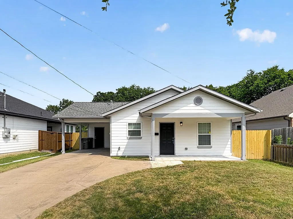 Single Family Residence For Sale in Dallas County , 2239 Wilhurt Avenue, Dallas, Texas 75216, 3 Bedroom, 2 Bathroom, Garage spaces, 1,200 Sqft, built in 2007, Price $219,500, mls#21348665, Real Estate Agent in Dallas, Homes For Sale in Dallas county, Homes For Sale in Dallas, Realtor in Dallas Texas, Real Estate Brokerage Independent Realty Texas, Luminita Cordes Realtor