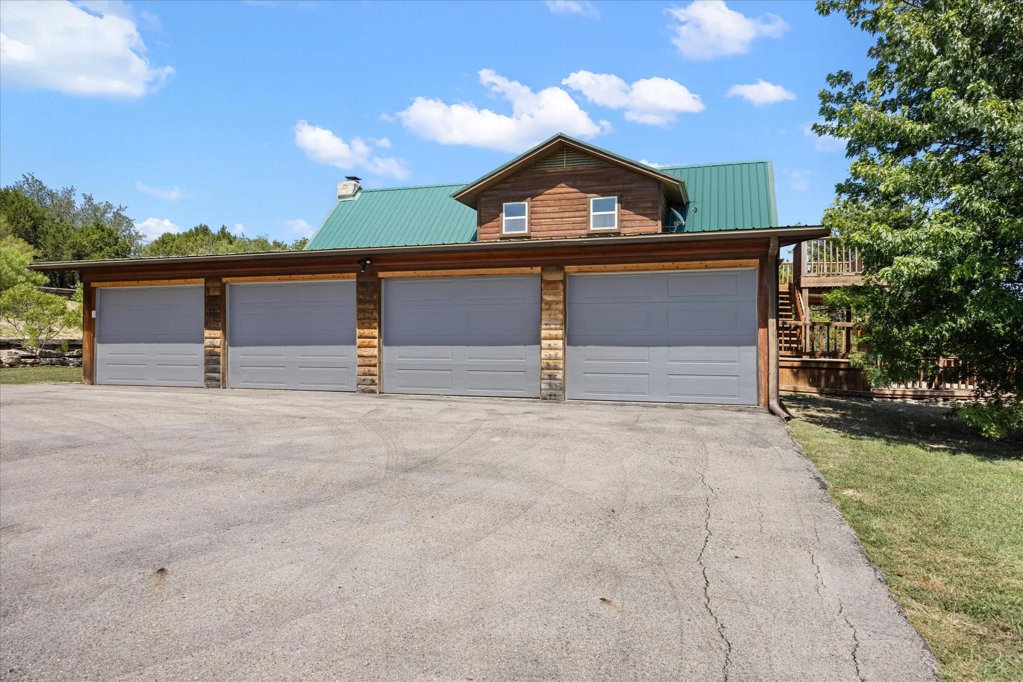 Single Family Residence For Sale in Erath County , 545 Compass Way, Bluff Dale, Texas 76433, 2 Bedroom, 2 Bathroom, 4 Garage spaces, 1,345 Sqft, built in 2006, mls#21349187, Real Estate Agent in Bluff Dale, Homes For Sale in Erath county, Homes For Sale in Bluff Dale, Realtor in Bluff Dale Texas, Real Estate Brokerage Independent Realty Texas, Luminita Cordes Realtor