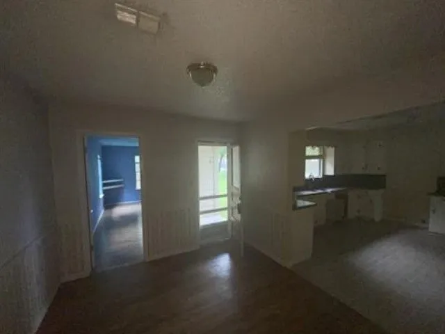 Single Family Residence For Sale in Tarrant County , 1100 Poe Street, Azle, Texas 76020, 3 Bedroom, 2 Bathroom, 1 Garage spaces, 1,460 Sqft, built in 1940, mls#21349347, Real Estate Agent in Azle, Homes For Sale in Tarrant county, Homes For Sale in Azle, Realtor in Azle Texas, Real Estate Brokerage Independent Realty Texas, Luminita Cordes Realtor