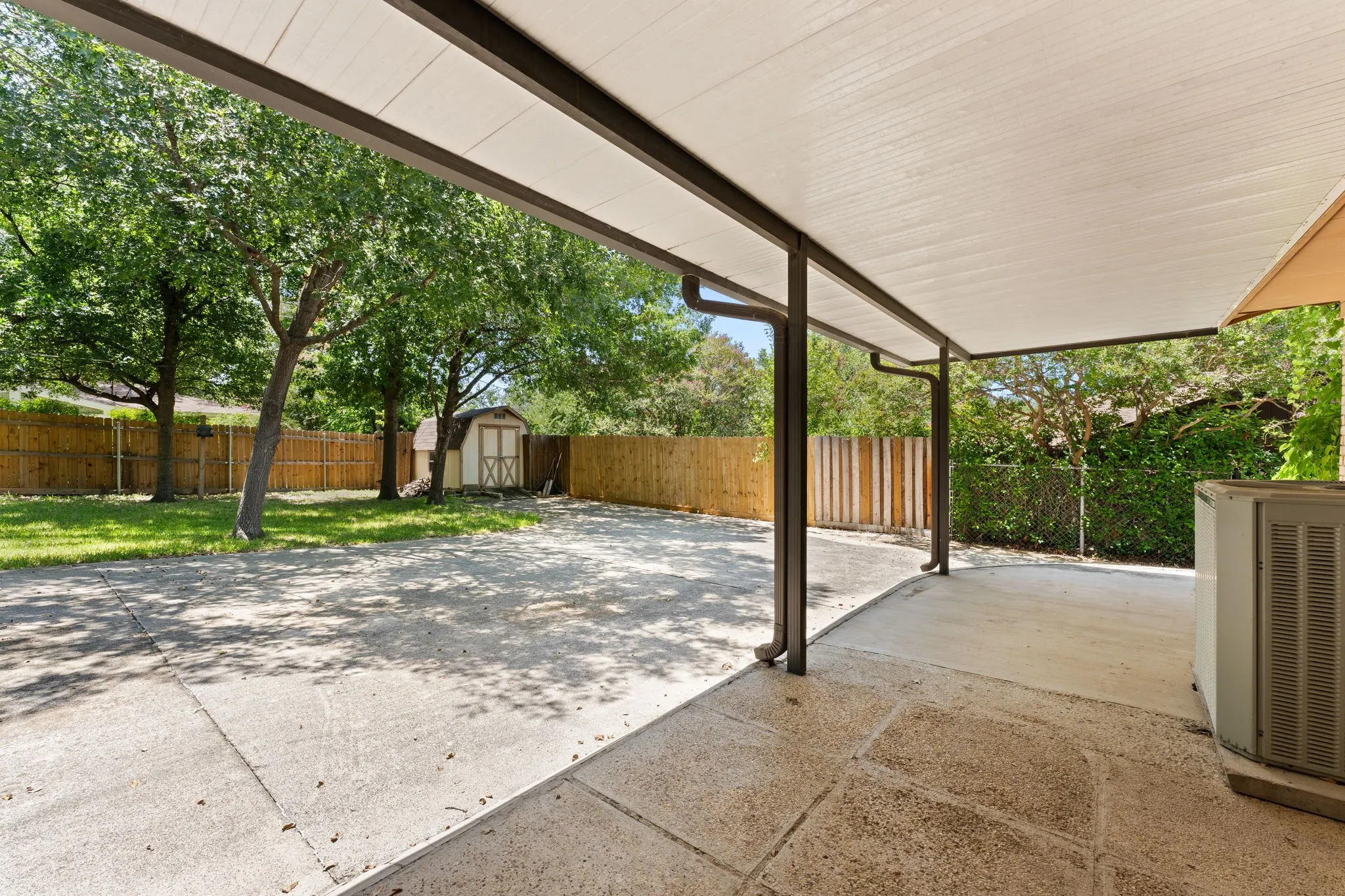 Single Family Residence For Sale in Bell County , 303 E 20th Avenue, Belton, Texas 76513, 3 Bedroom, 2 Bathroom, 2 Garage spaces, 1,559 Sqft, built in 1977, mls#21347581, Real Estate Agent in Belton, Homes For Sale in Bell county, Homes For Sale in Belton, Realtor in Belton Texas, Real Estate Brokerage Independent Realty Texas, Luminita Cordes Realtor