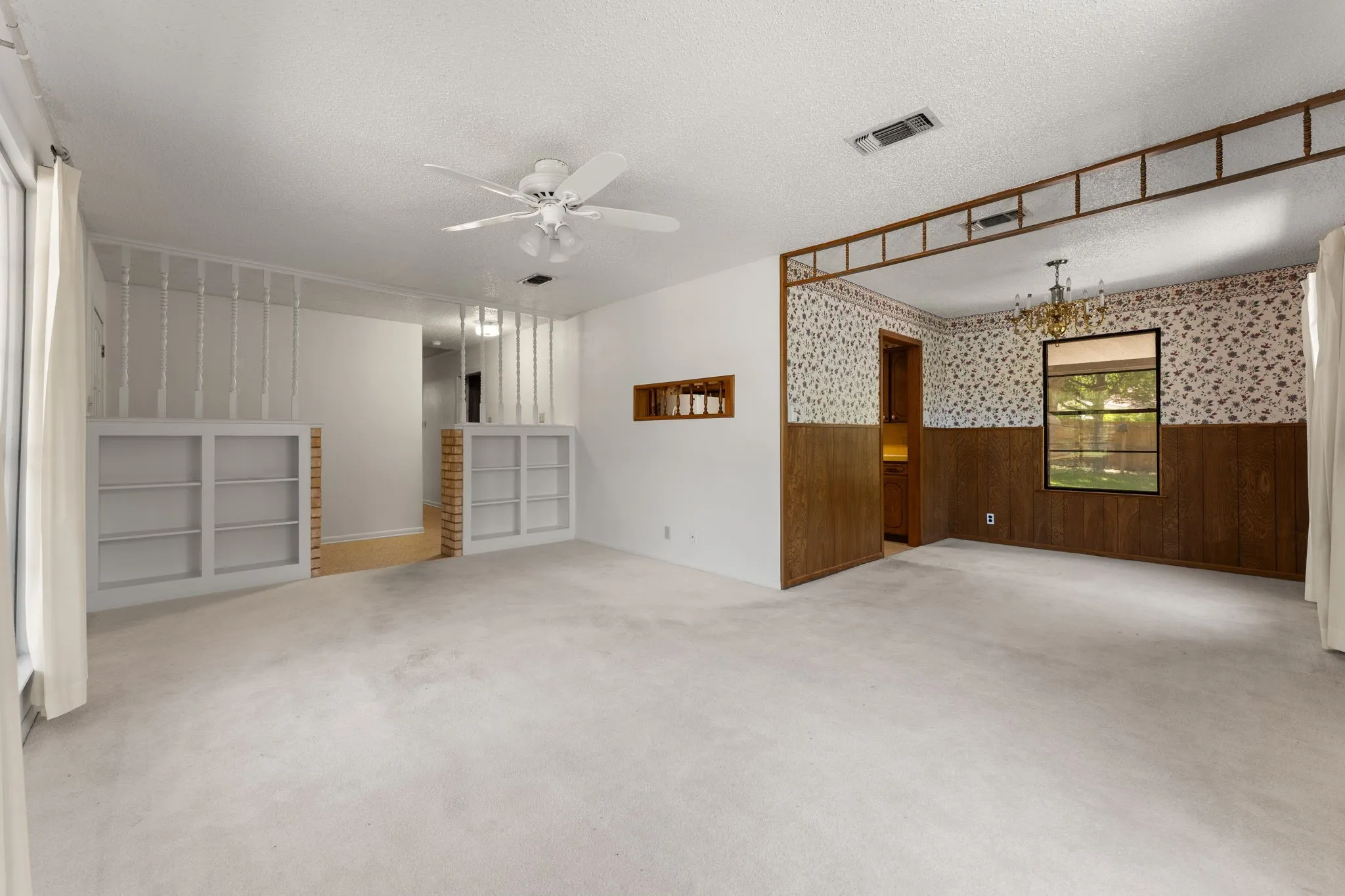 Single Family Residence For Sale in Bell County , 303 E 20th Avenue, Belton, Texas 76513, 3 Bedroom, 2 Bathroom, 2 Garage spaces, 1,559 Sqft, built in 1977, mls#21347581, Real Estate Agent in Belton, Homes For Sale in Bell county, Homes For Sale in Belton, Realtor in Belton Texas, Real Estate Brokerage Independent Realty Texas, Luminita Cordes Realtor