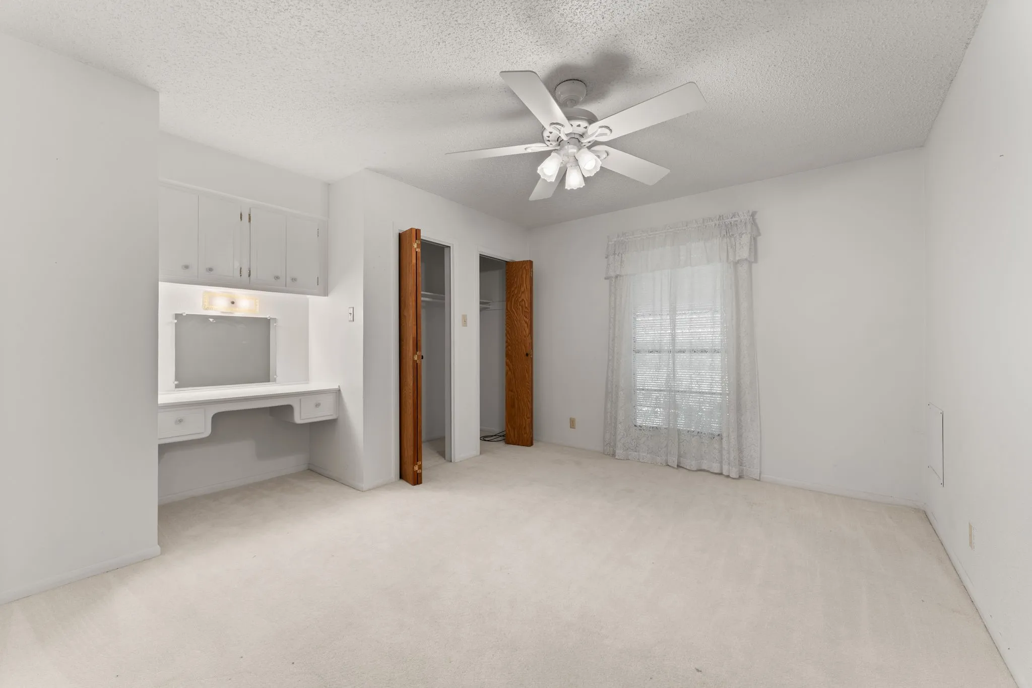 Single Family Residence For Sale in Bell County , 303 E 20th Avenue, Belton, Texas 76513, 3 Bedroom, 2 Bathroom, 2 Garage spaces, 1,559 Sqft, built in 1977, mls#21347581, Real Estate Agent in Belton, Homes For Sale in Bell county, Homes For Sale in Belton, Realtor in Belton Texas, Real Estate Brokerage Independent Realty Texas, Luminita Cordes Realtor