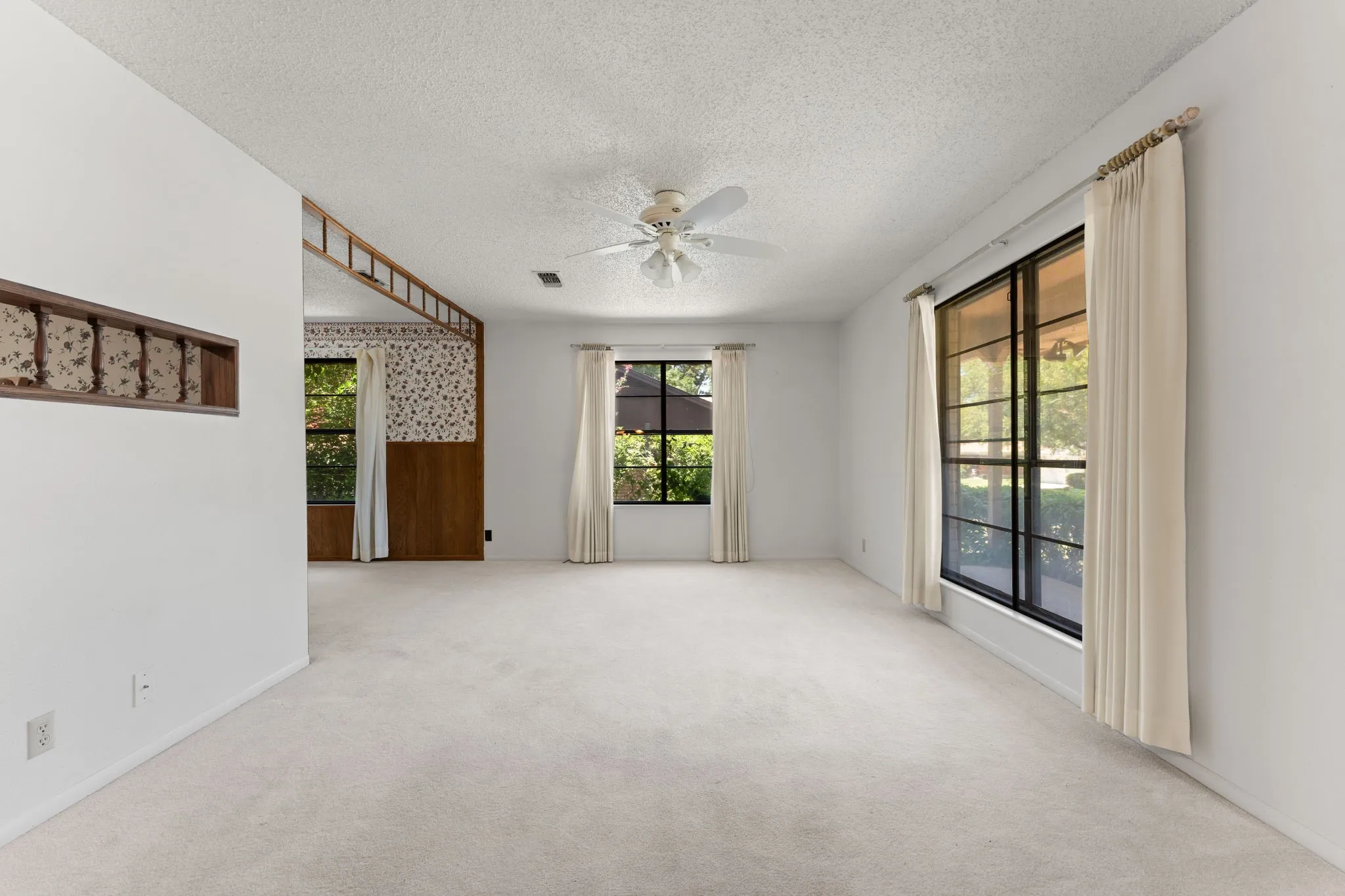 Single Family Residence For Sale in Bell County , 303 E 20th Avenue, Belton, Texas 76513, 3 Bedroom, 2 Bathroom, 2 Garage spaces, 1,559 Sqft, built in 1977, mls#21347581, Real Estate Agent in Belton, Homes For Sale in Bell county, Homes For Sale in Belton, Realtor in Belton Texas, Real Estate Brokerage Independent Realty Texas, Luminita Cordes Realtor