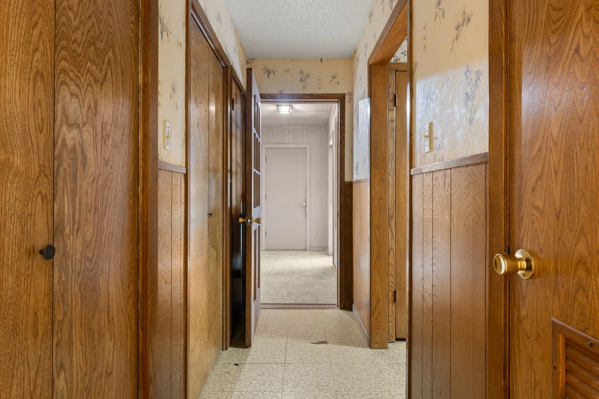 Single Family Residence For Sale in Bell County , 303 E 20th Avenue, Belton, Texas 76513, 3 Bedroom, 2 Bathroom, 2 Garage spaces, 1,559 Sqft, built in 1977, mls#21347581, Real Estate Agent in Belton, Homes For Sale in Bell county, Homes For Sale in Belton, Realtor in Belton Texas, Real Estate Brokerage Independent Realty Texas, Luminita Cordes Realtor