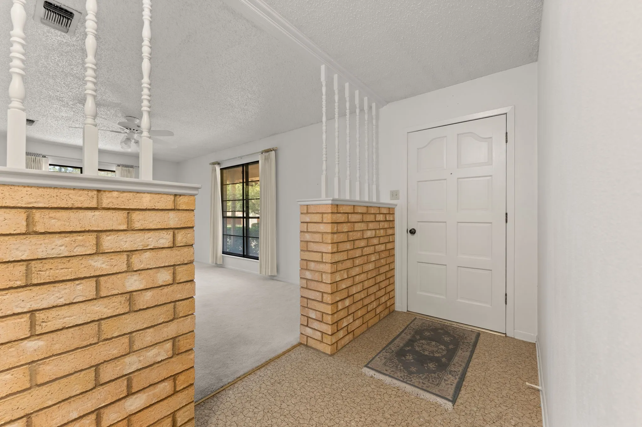 Single Family Residence For Sale in Bell County , 303 E 20th Avenue, Belton, Texas 76513, 3 Bedroom, 2 Bathroom, 2 Garage spaces, 1,559 Sqft, built in 1977, mls#21347581, Real Estate Agent in Belton, Homes For Sale in Bell county, Homes For Sale in Belton, Realtor in Belton Texas, Real Estate Brokerage Independent Realty Texas, Luminita Cordes Realtor