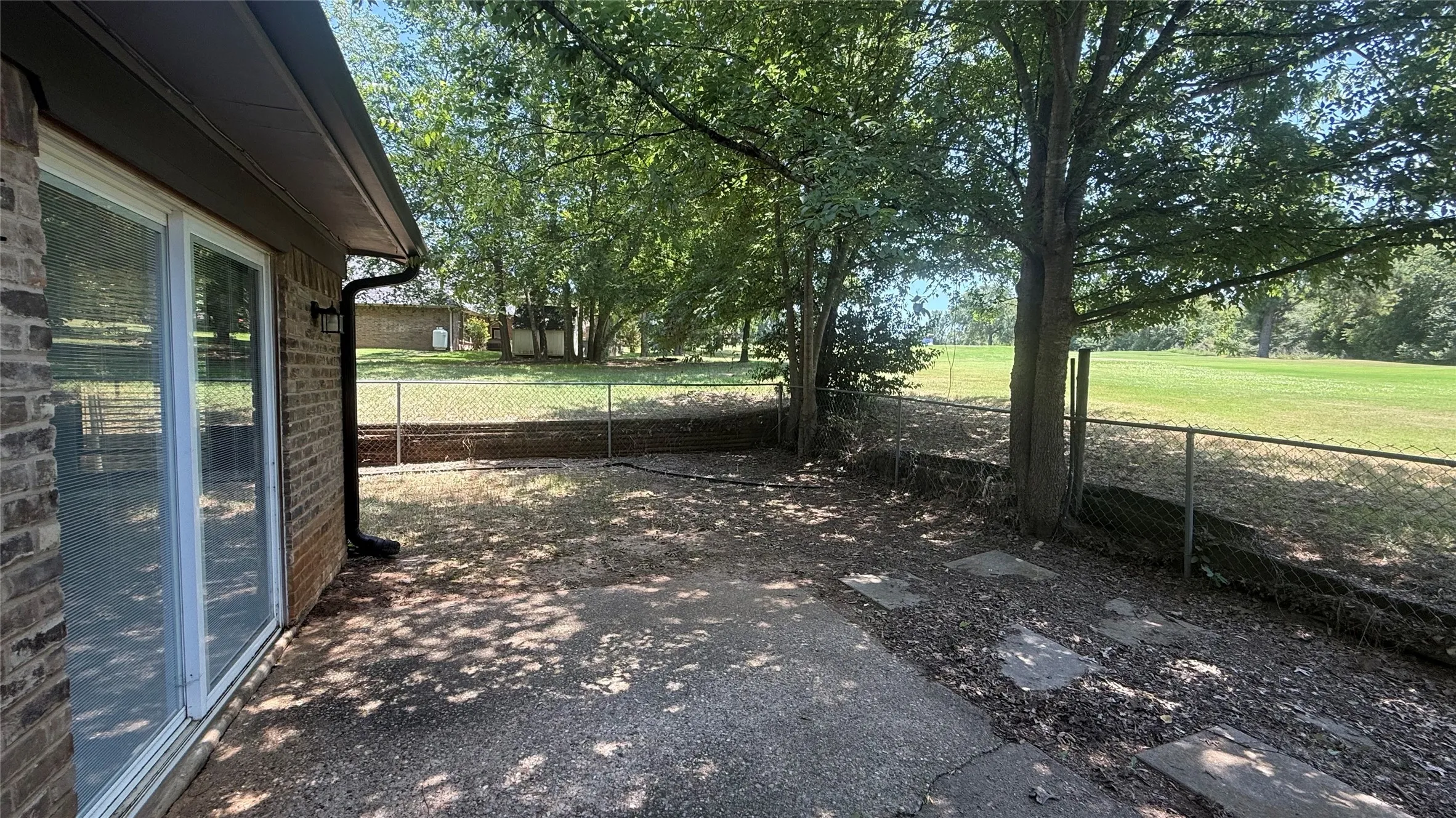 Single Family Residence For Sale in Smith County , 106 E Fairway Drive, Hideaway, Texas 75771, 3 Bedroom, 2 Bathroom, 2 Garage spaces, 1,706 Sqft, built in 1978, mls#21347958, Real Estate Agent in Hideaway, Homes For Sale in Smith county, Homes For Sale in Hideaway, Realtor in Hideaway Texas, Real Estate Brokerage Independent Realty Texas, Luminita Cordes Realtor