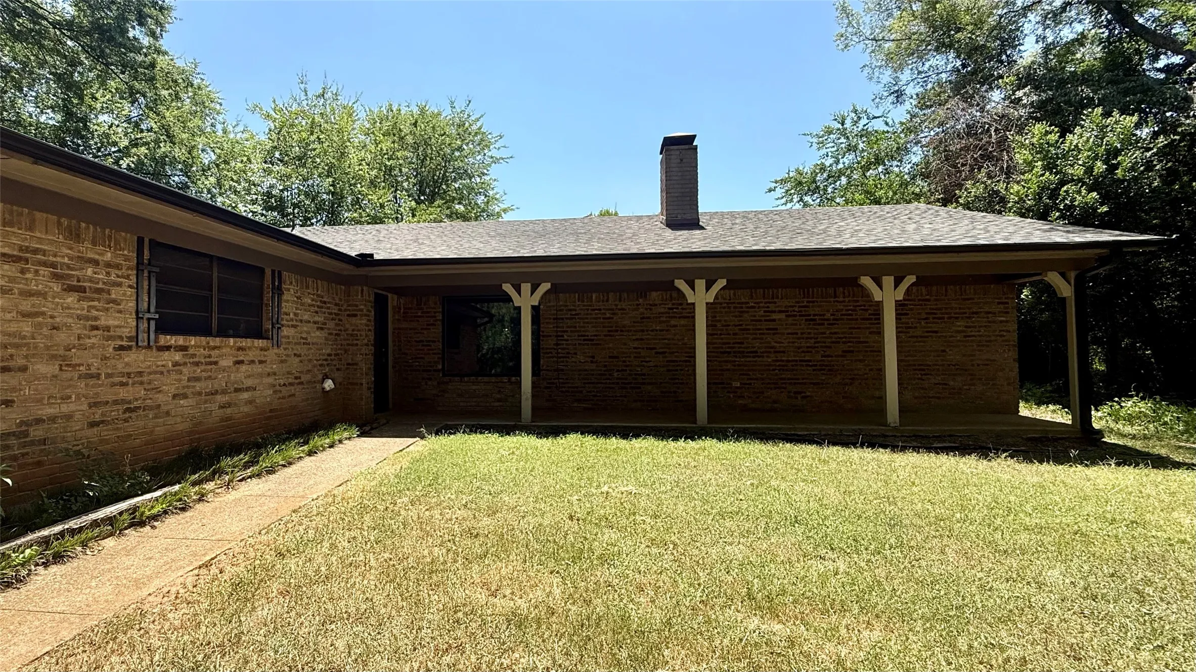 Single Family Residence For Sale in Smith County , 106 E Fairway Drive, Hideaway, Texas 75771, 3 Bedroom, 2 Bathroom, 2 Garage spaces, 1,706 Sqft, built in 1978, mls#21347958, Real Estate Agent in Hideaway, Homes For Sale in Smith county, Homes For Sale in Hideaway, Realtor in Hideaway Texas, Real Estate Brokerage Independent Realty Texas, Luminita Cordes Realtor