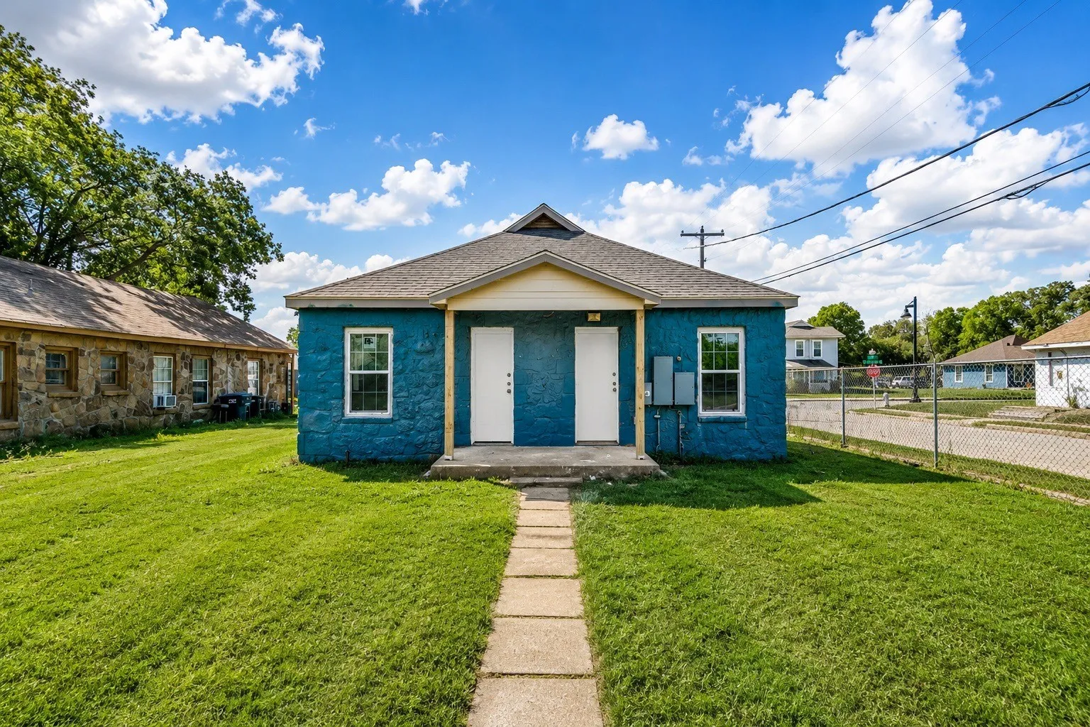 Duplex For Sale in Tarrant County , 1601 E Hattie Street, Fort Worth, Texas 76104, 2 Bedroom, 2 Bathroom, Garage spaces, 0 Sqft, built in 1941, mls#21349434, Real Estate Agent in Fort Worth, Homes For Sale in Tarrant county, Homes For Sale in Fort Worth, Realtor in Fort Worth Texas, Real Estate Brokerage Independent Realty Texas, Luminita Cordes Realtor