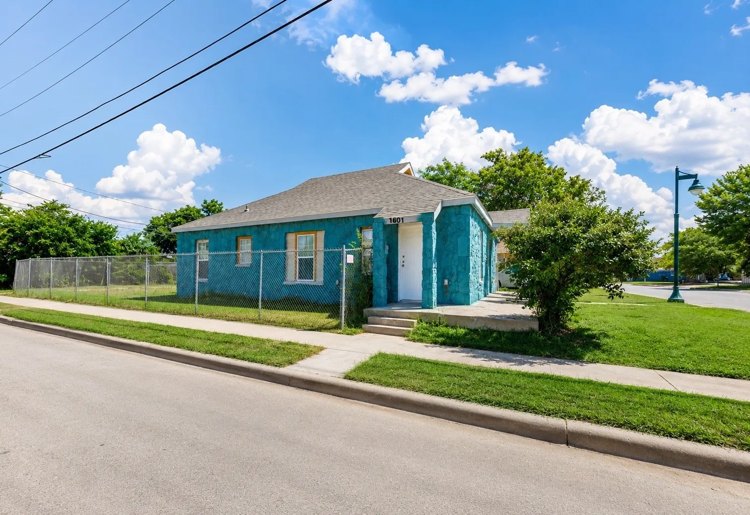 Duplex For Sale in Tarrant County , 1601 E Hattie Street, Fort Worth, Texas 76104, 2 Bedroom, 2 Bathroom, Garage spaces, 0 Sqft, built in 1941, mls#21349434, Real Estate Agent in Fort Worth, Homes For Sale in Tarrant county, Homes For Sale in Fort Worth, Realtor in Fort Worth Texas, Real Estate Brokerage Independent Realty Texas, Luminita Cordes Realtor