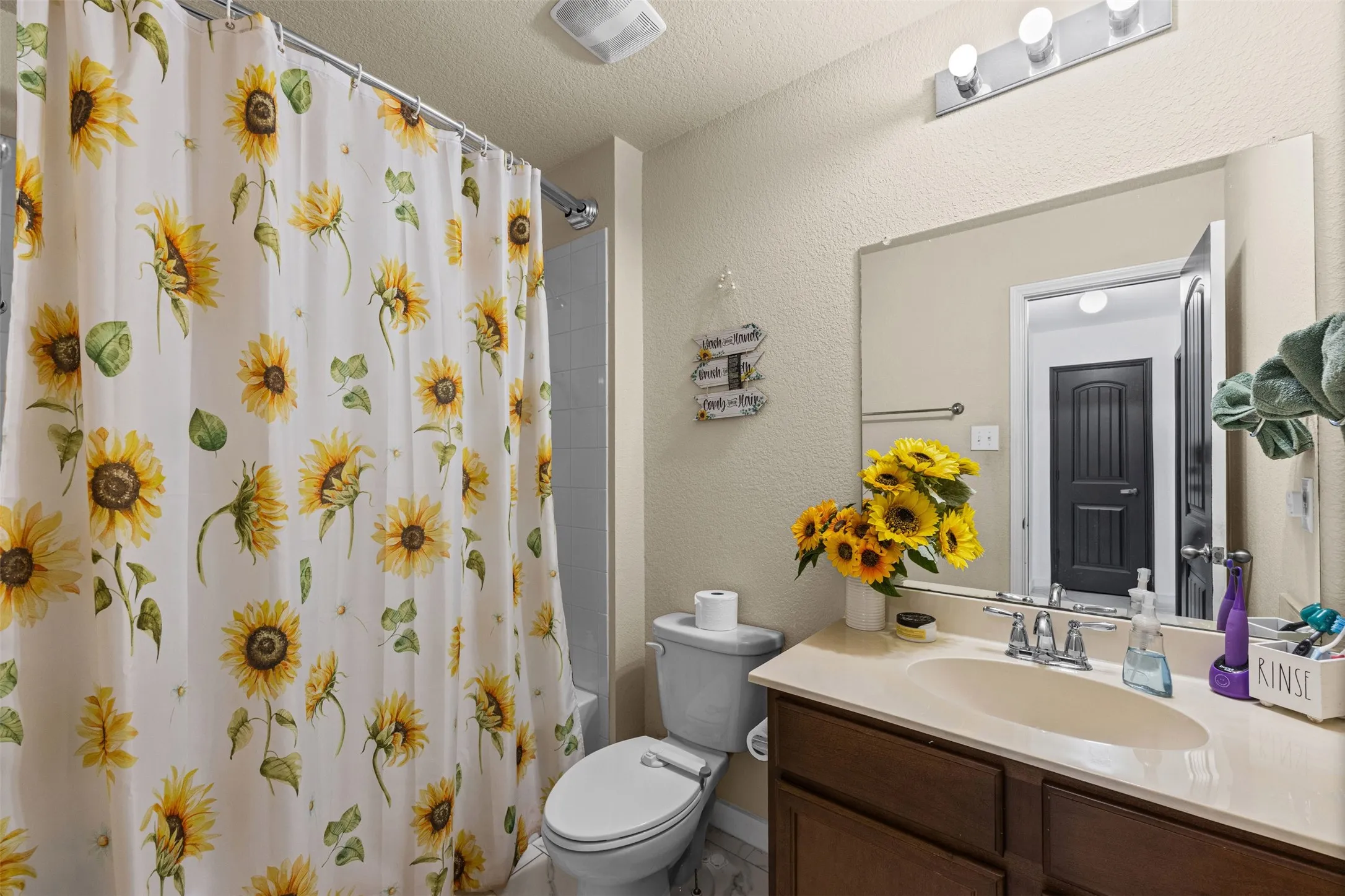 secondary bathroom