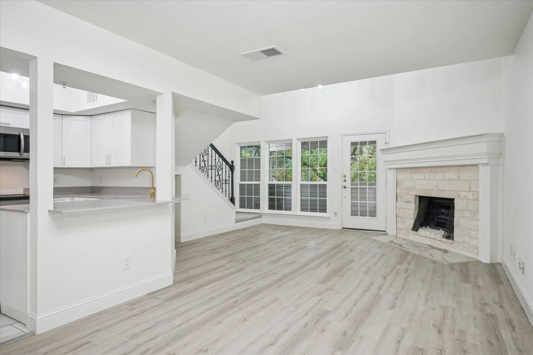 Condominium For Sale in Dallas County , 5565 Preston Oaks Road 262, Dallas, Texas 75254, 2 Bedroom, 2 Bathroom, Garage spaces, 1,313 Sqft, built in 1983, mls#21345704, Real Estate Agent in Dallas, Homes For Sale in Dallas county, Homes For Sale in Dallas, Realtor in Dallas Texas, Real Estate Brokerage Independent Realty Texas, Luminita Cordes Realtor
