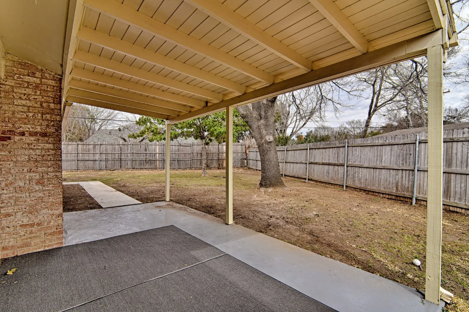 Single Family Residence For Rent in Tarrant County , 7233 Overhill Road, Fort Worth, Texas 76116, 3 Bedroom, 2 Bathroom, 2 Garage spaces, 2,048 Sqft, built in 1963, mls#21349412, Real Estate Agent in Fort Worth, Homes For Rent in Tarrant county, Homes For Rent in Fort Worth, Realtor in Fort Worth Texas, Real Estate Brokerage Independent Realty Texas, Luminita Cordes Realtor