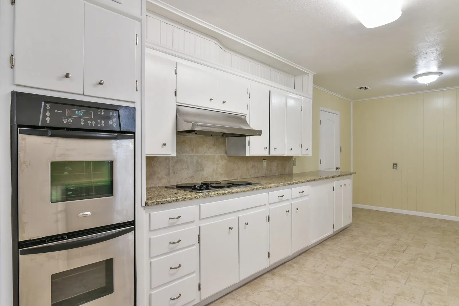 Single Family Residence For Rent in Tarrant County , 7233 Overhill Road, Fort Worth, Texas 76116, 3 Bedroom, 2 Bathroom, 2 Garage spaces, 2,048 Sqft, built in 1963, mls#21349412, Real Estate Agent in Fort Worth, Homes For Rent in Tarrant county, Homes For Rent in Fort Worth, Realtor in Fort Worth Texas, Real Estate Brokerage Independent Realty Texas, Luminita Cordes Realtor