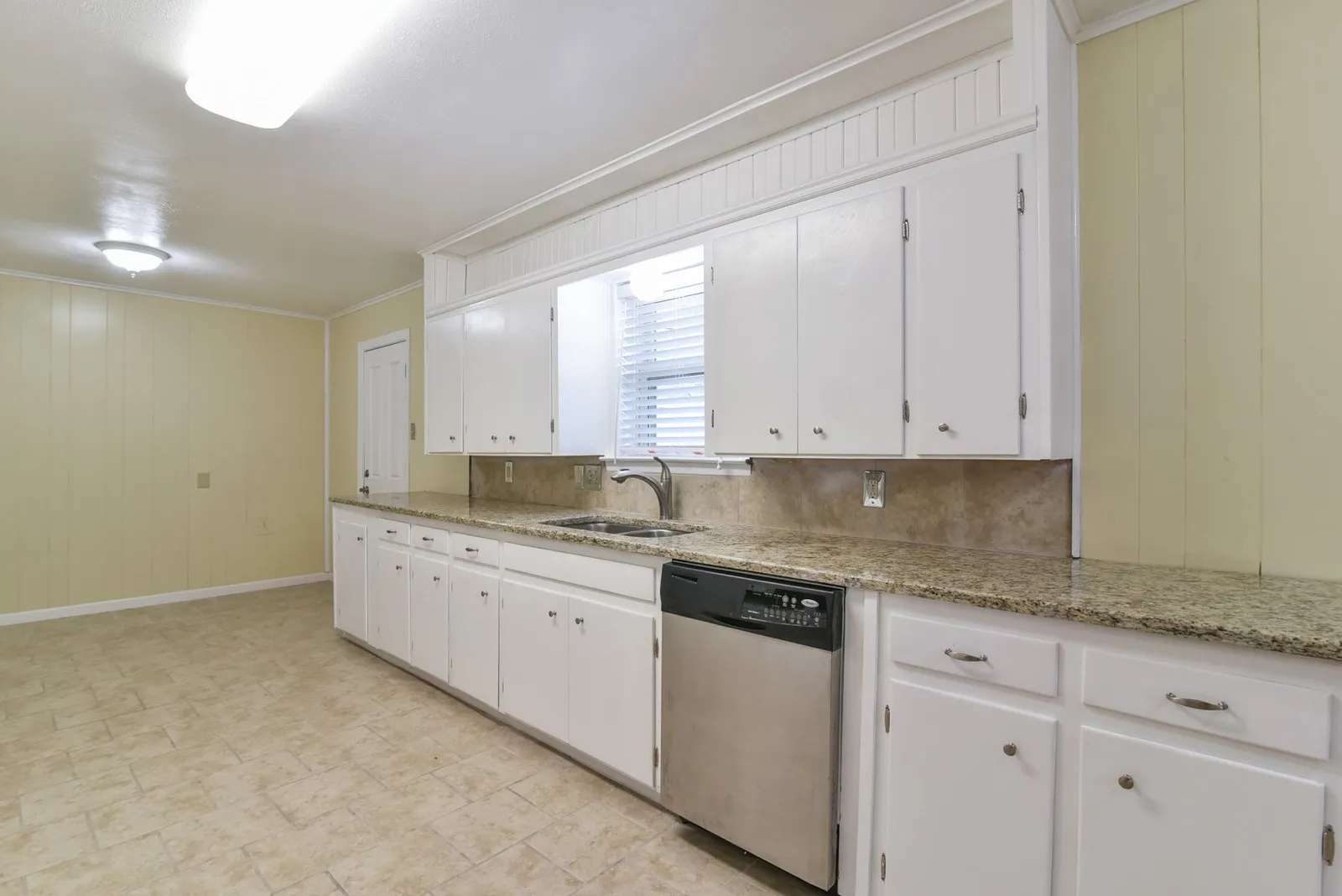 Single Family Residence For Rent in Tarrant County , 7233 Overhill Road, Fort Worth, Texas 76116, 3 Bedroom, 2 Bathroom, 2 Garage spaces, 2,048 Sqft, built in 1963, mls#21349412, Real Estate Agent in Fort Worth, Homes For Rent in Tarrant county, Homes For Rent in Fort Worth, Realtor in Fort Worth Texas, Real Estate Brokerage Independent Realty Texas, Luminita Cordes Realtor