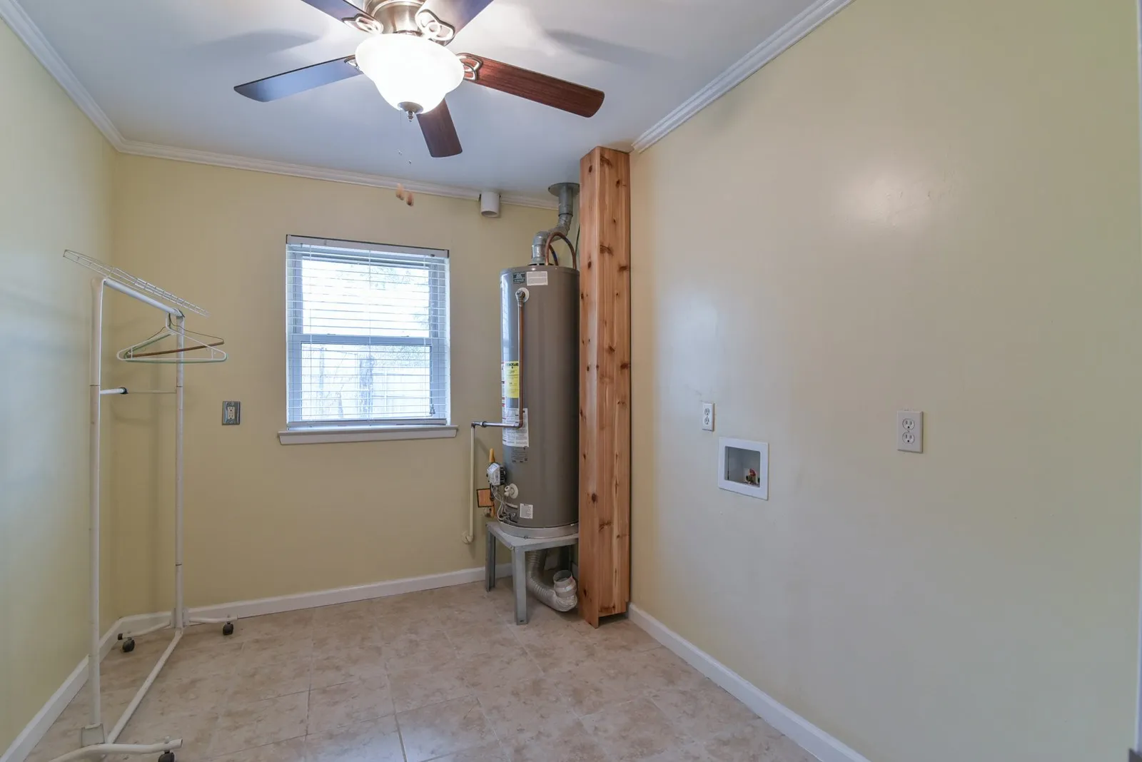 Single Family Residence For Rent in Tarrant County , 7233 Overhill Road, Fort Worth, Texas 76116, 3 Bedroom, 2 Bathroom, 2 Garage spaces, 2,048 Sqft, built in 1963, mls#21349412, Real Estate Agent in Fort Worth, Homes For Rent in Tarrant county, Homes For Rent in Fort Worth, Realtor in Fort Worth Texas, Real Estate Brokerage Independent Realty Texas, Luminita Cordes Realtor