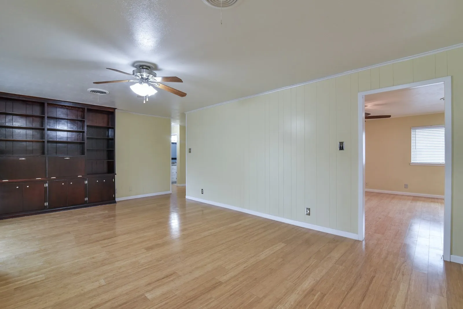 Single Family Residence For Rent in Tarrant County , 7233 Overhill Road, Fort Worth, Texas 76116, 3 Bedroom, 2 Bathroom, 2 Garage spaces, 2,048 Sqft, built in 1963, mls#21349412, Real Estate Agent in Fort Worth, Homes For Rent in Tarrant county, Homes For Rent in Fort Worth, Realtor in Fort Worth Texas, Real Estate Brokerage Independent Realty Texas, Luminita Cordes Realtor