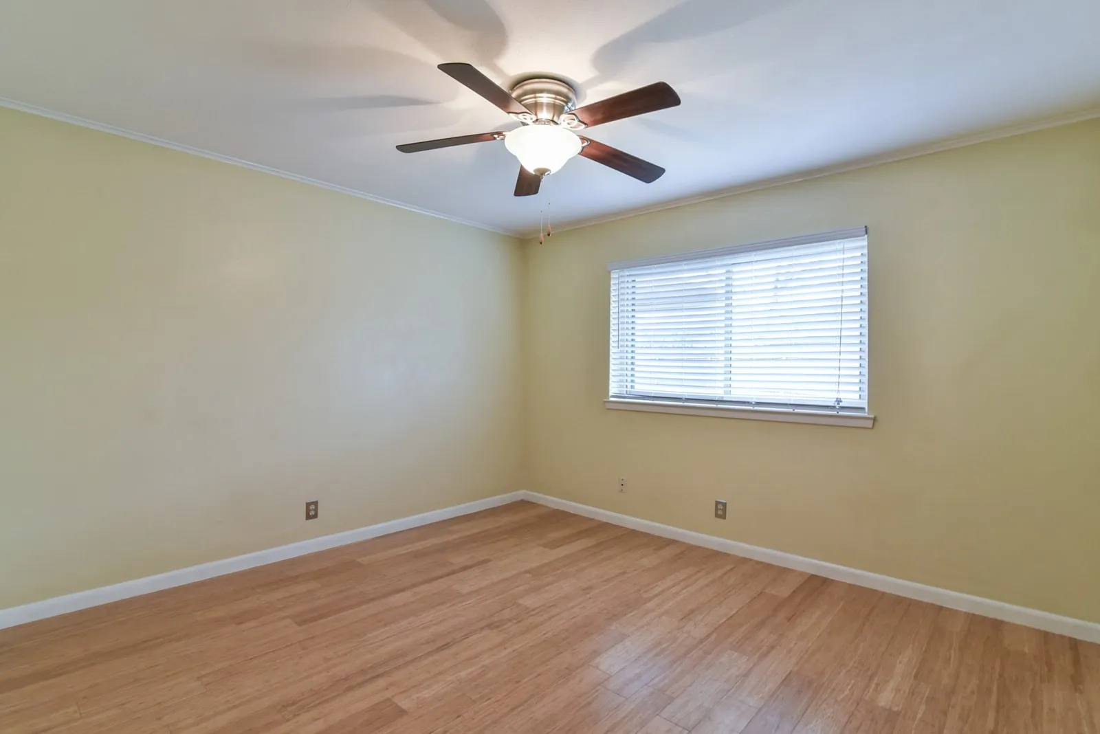 Single Family Residence For Rent in Tarrant County , 7233 Overhill Road, Fort Worth, Texas 76116, 3 Bedroom, 2 Bathroom, 2 Garage spaces, 2,048 Sqft, built in 1963, mls#21349412, Real Estate Agent in Fort Worth, Homes For Rent in Tarrant county, Homes For Rent in Fort Worth, Realtor in Fort Worth Texas, Real Estate Brokerage Independent Realty Texas, Luminita Cordes Realtor