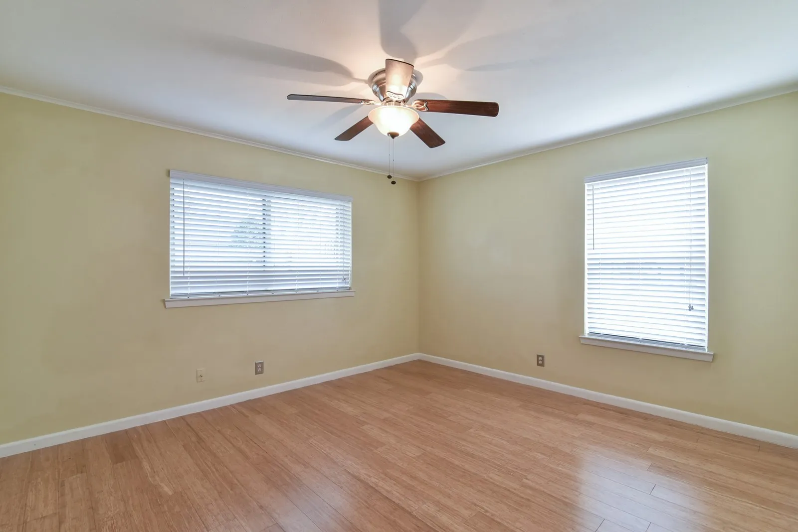 Single Family Residence For Rent in Tarrant County , 7233 Overhill Road, Fort Worth, Texas 76116, 3 Bedroom, 2 Bathroom, 2 Garage spaces, 2,048 Sqft, built in 1963, mls#21349412, Real Estate Agent in Fort Worth, Homes For Rent in Tarrant county, Homes For Rent in Fort Worth, Realtor in Fort Worth Texas, Real Estate Brokerage Independent Realty Texas, Luminita Cordes Realtor